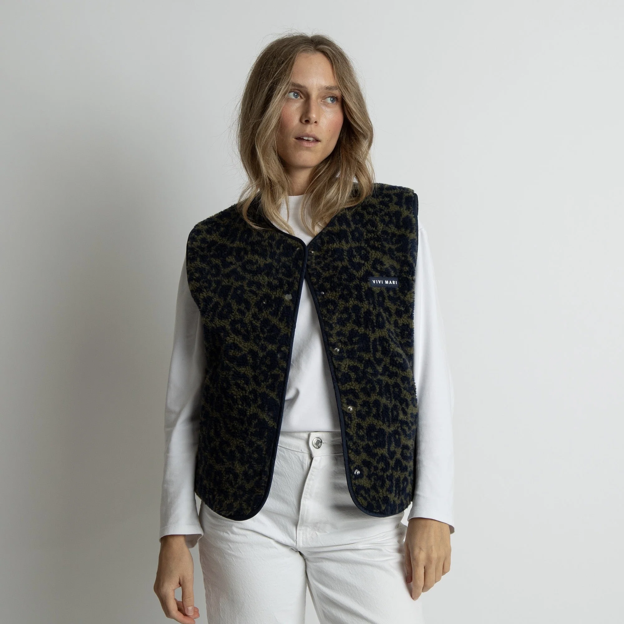 Teddy Fleece Vest - leo splashes navy/olive - Image 2