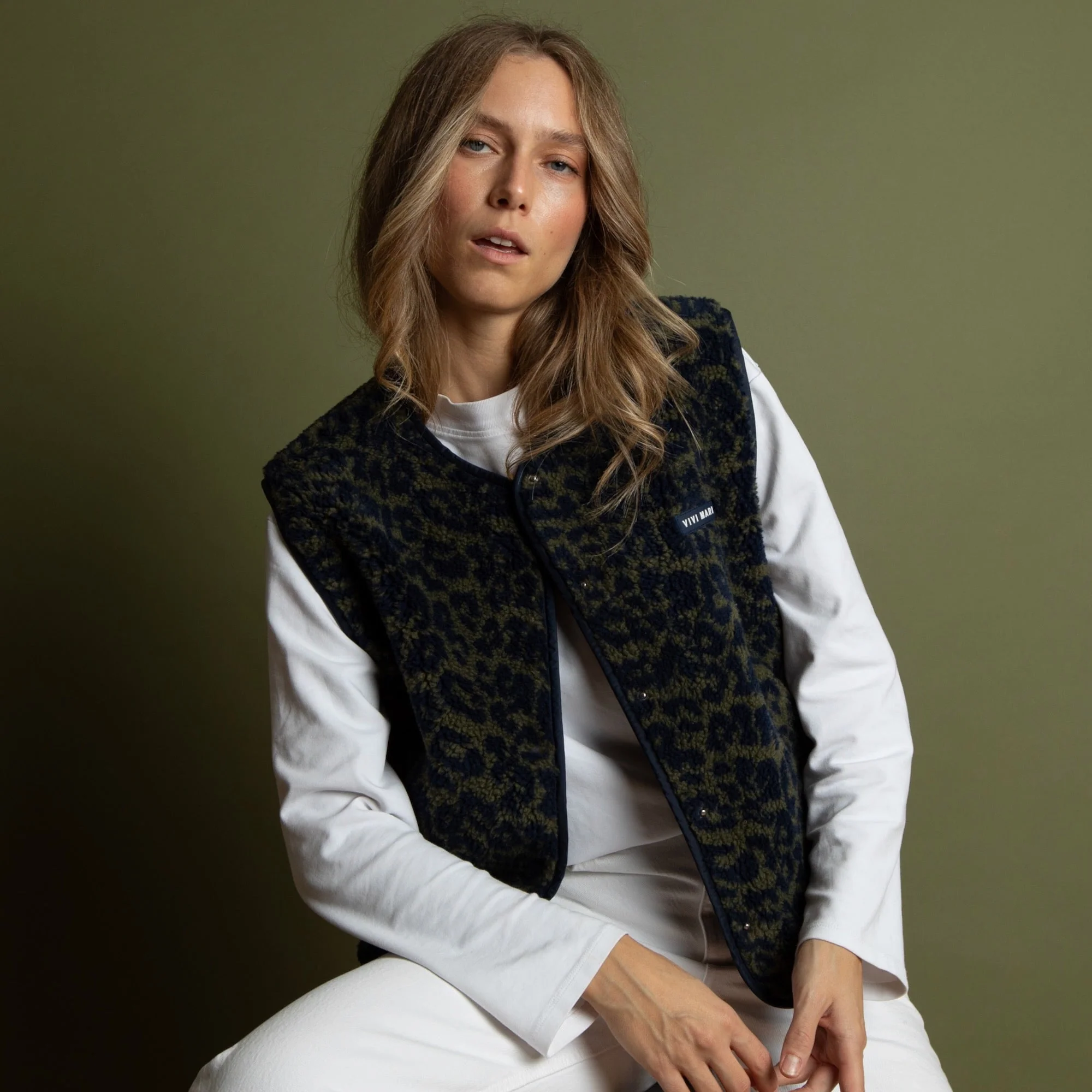 Teddy Fleece Vest - leo splashes navy/olive - Image 9