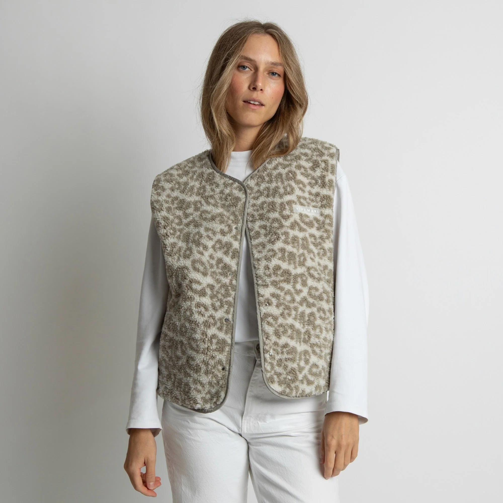 Teddy Fleece Vest - leo splashes stone/sand - Image 2