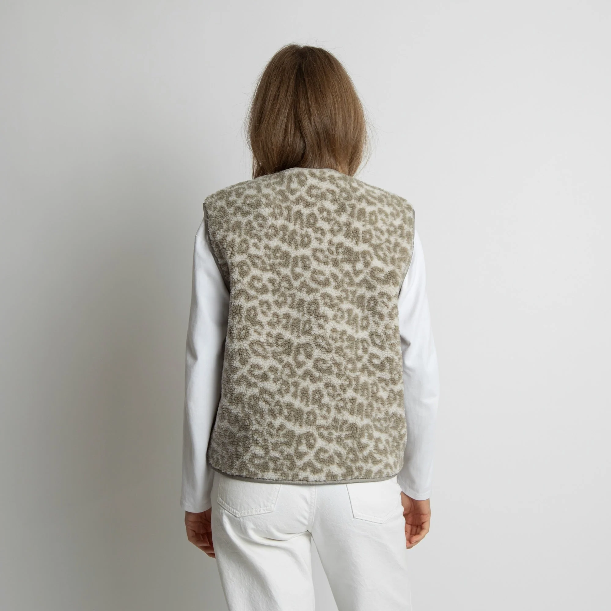 Teddy Fleece Vest - leo splashes stone/sand - Image 6