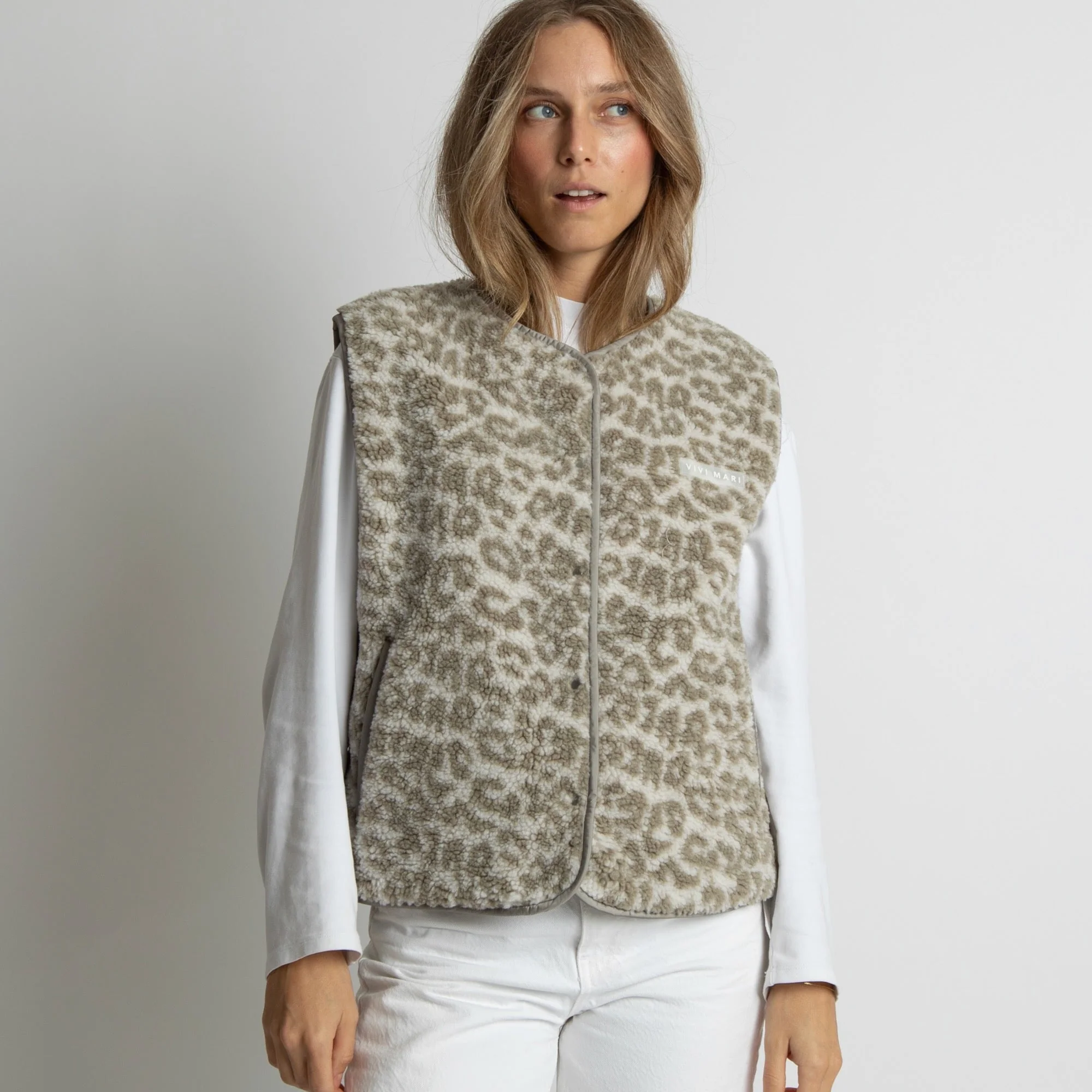 Teddy Fleece Vest - leo splashes stone/sand - Image 8