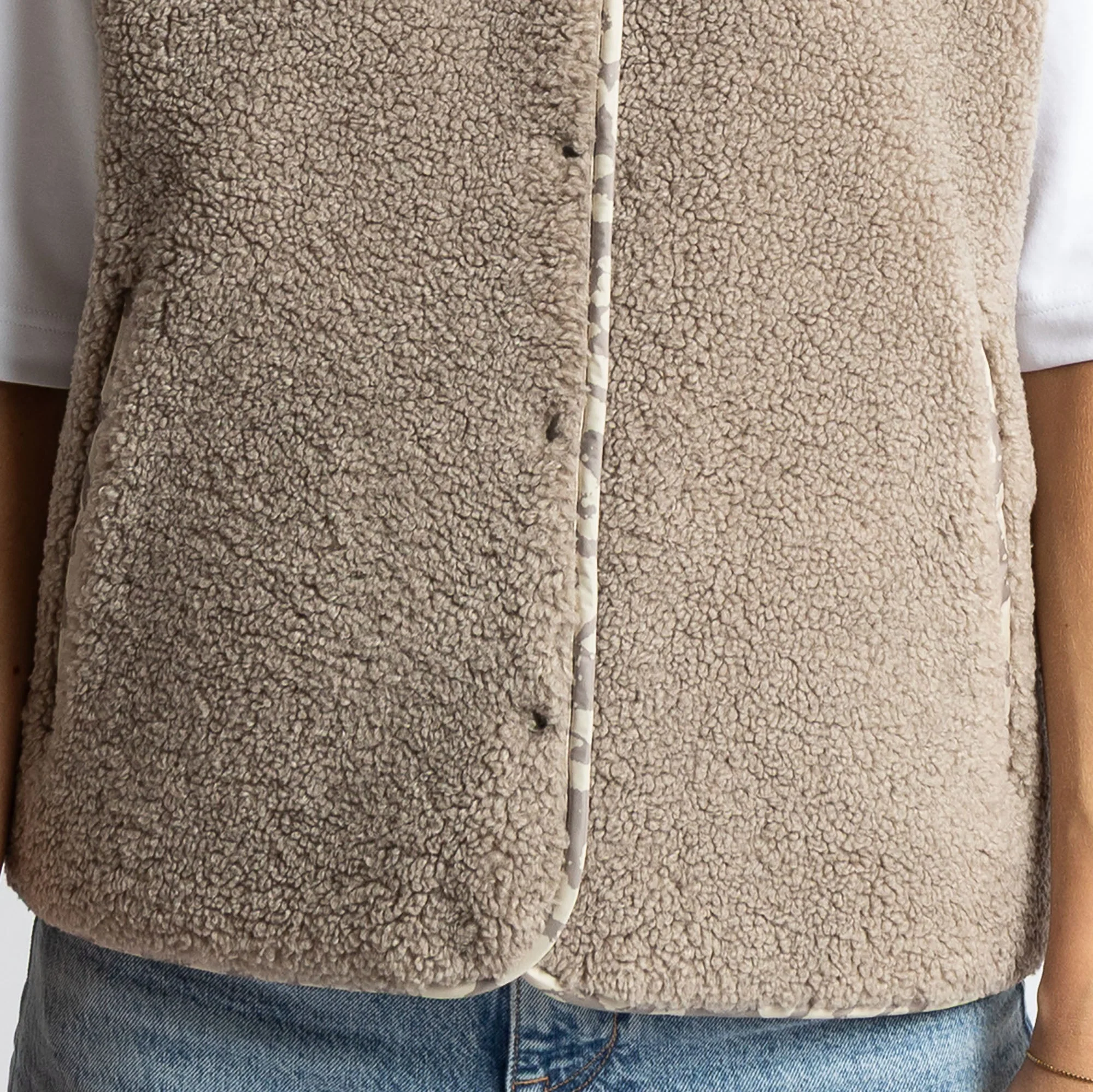 Teddy Fleece Vest - mushroom - Image 4