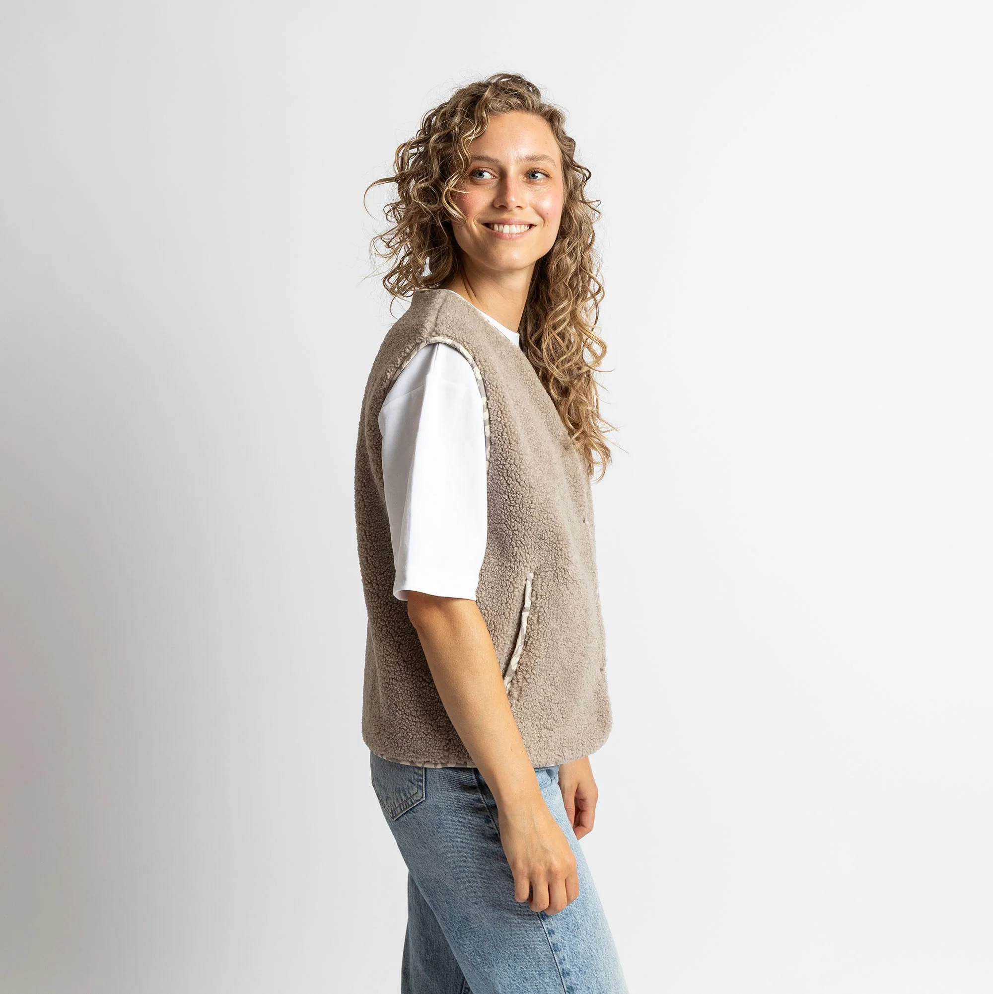Teddy Fleece Vest - mushroom - Image 5
