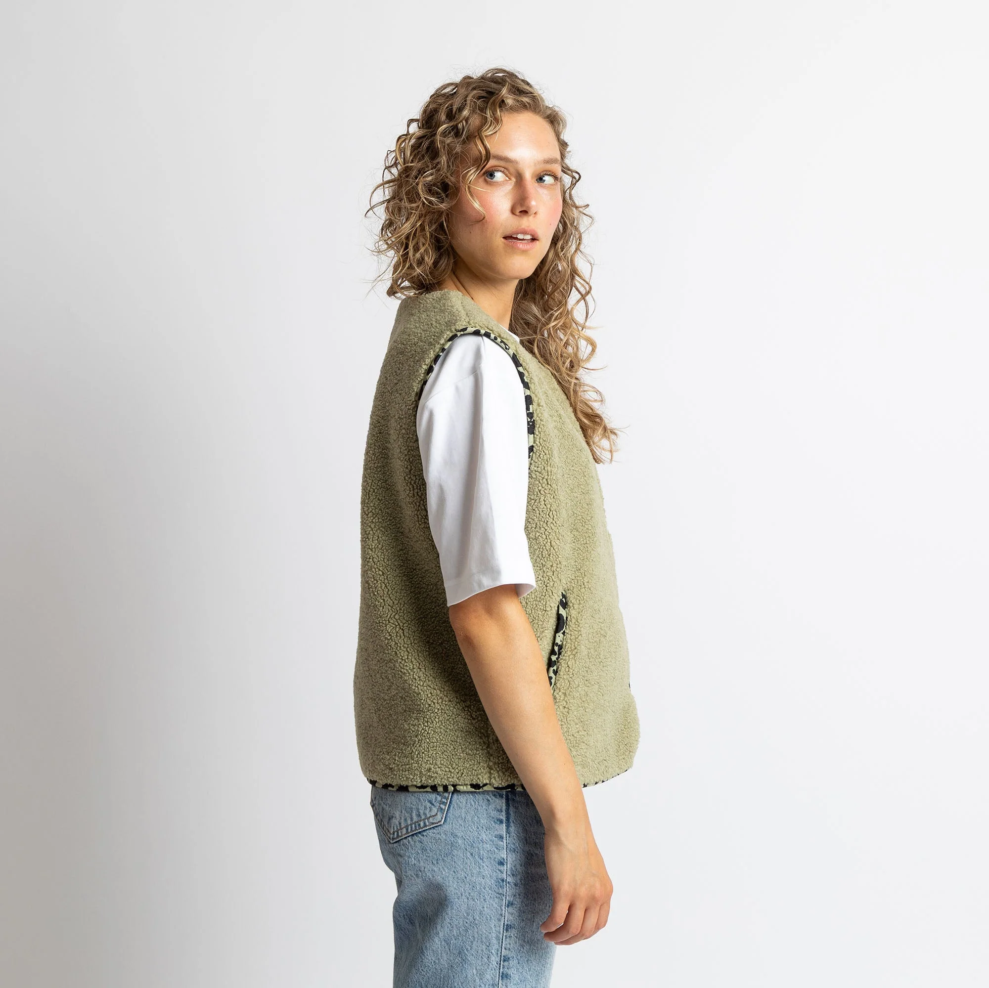 Teddy Fleece Vest - pale olive - Image 4