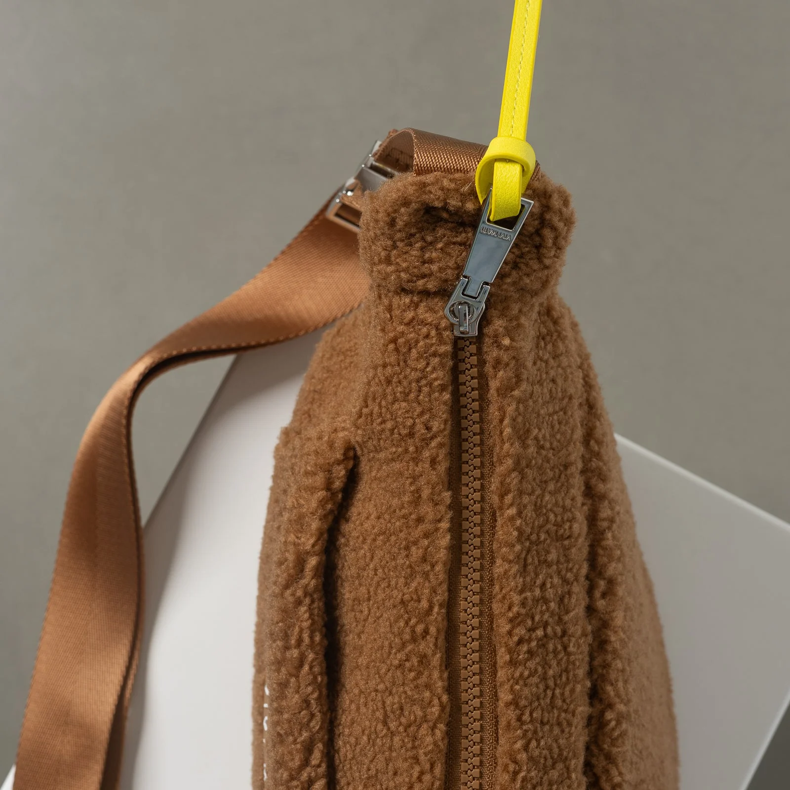 Teddy Hip Bag medium - caramel - Image 11