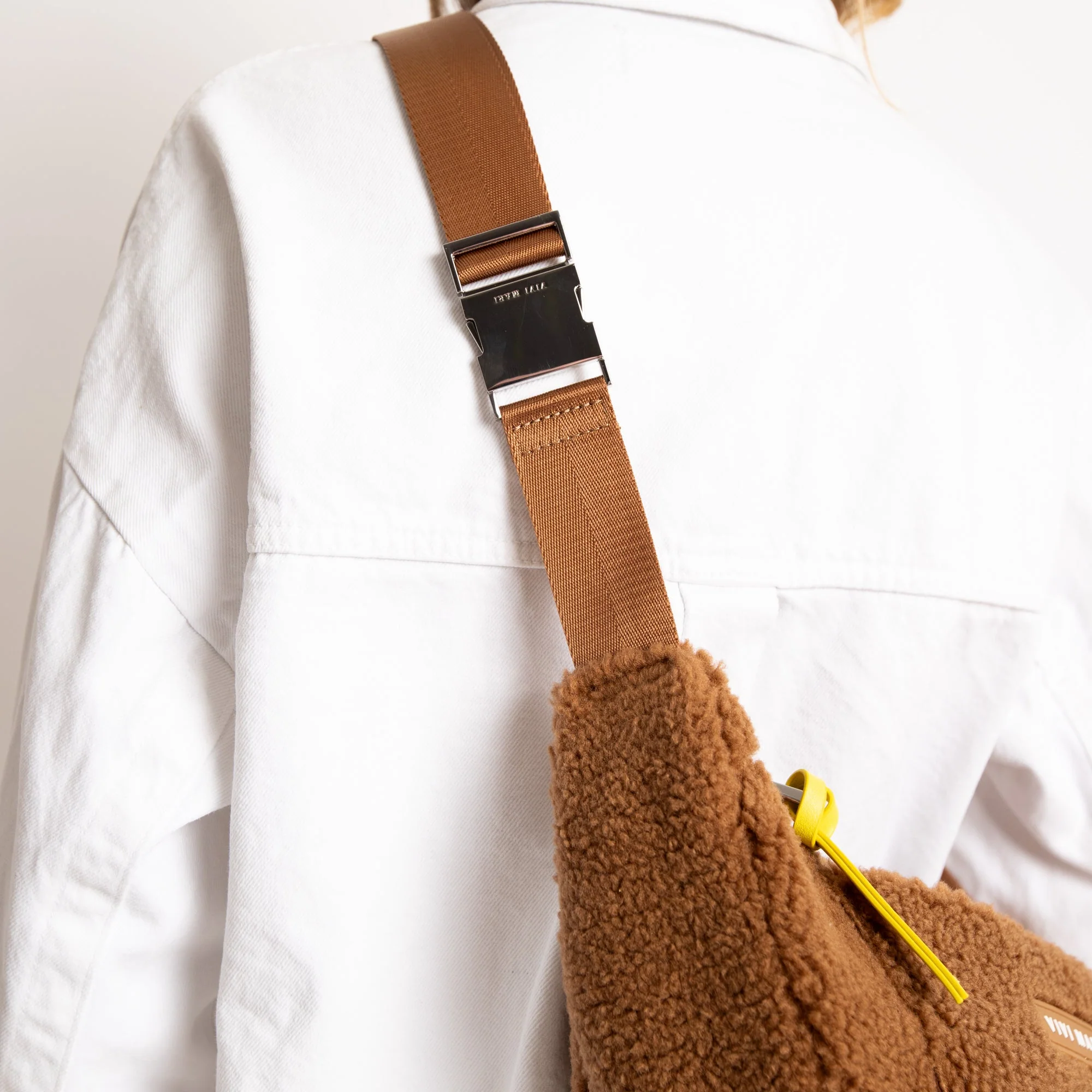 Teddy Hip Bag medium - caramel - Image 12