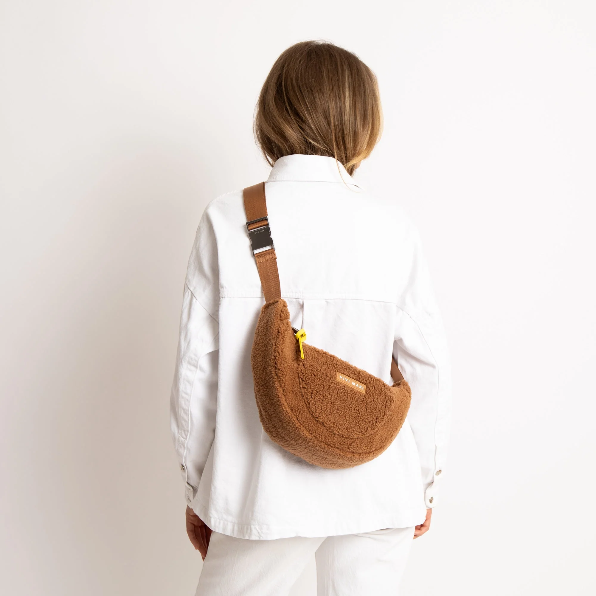 Teddy Hip Bag medium - caramel - Image 13