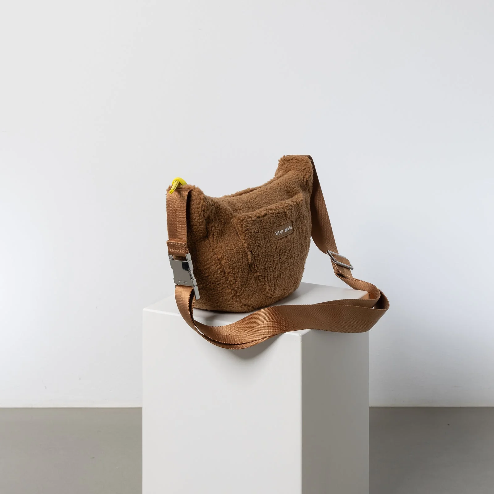 Teddy Hip Bag medium - caramel - Image 3