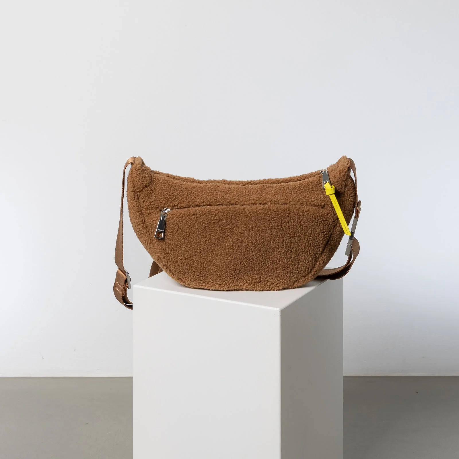Teddy Hip Bag medium - caramel - Image 5