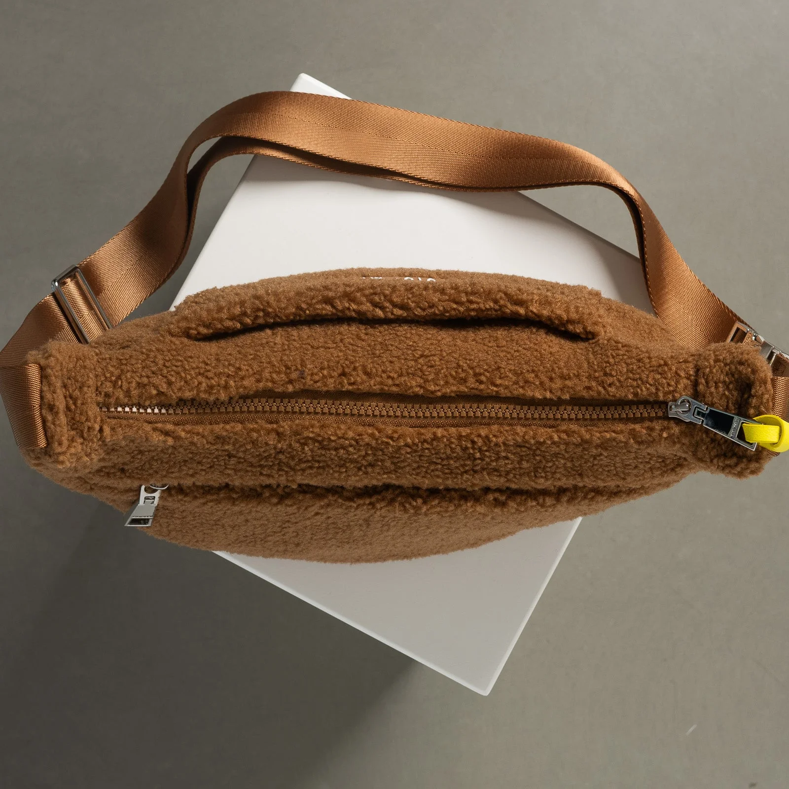 Teddy Hip Bag medium - caramel - Image 6