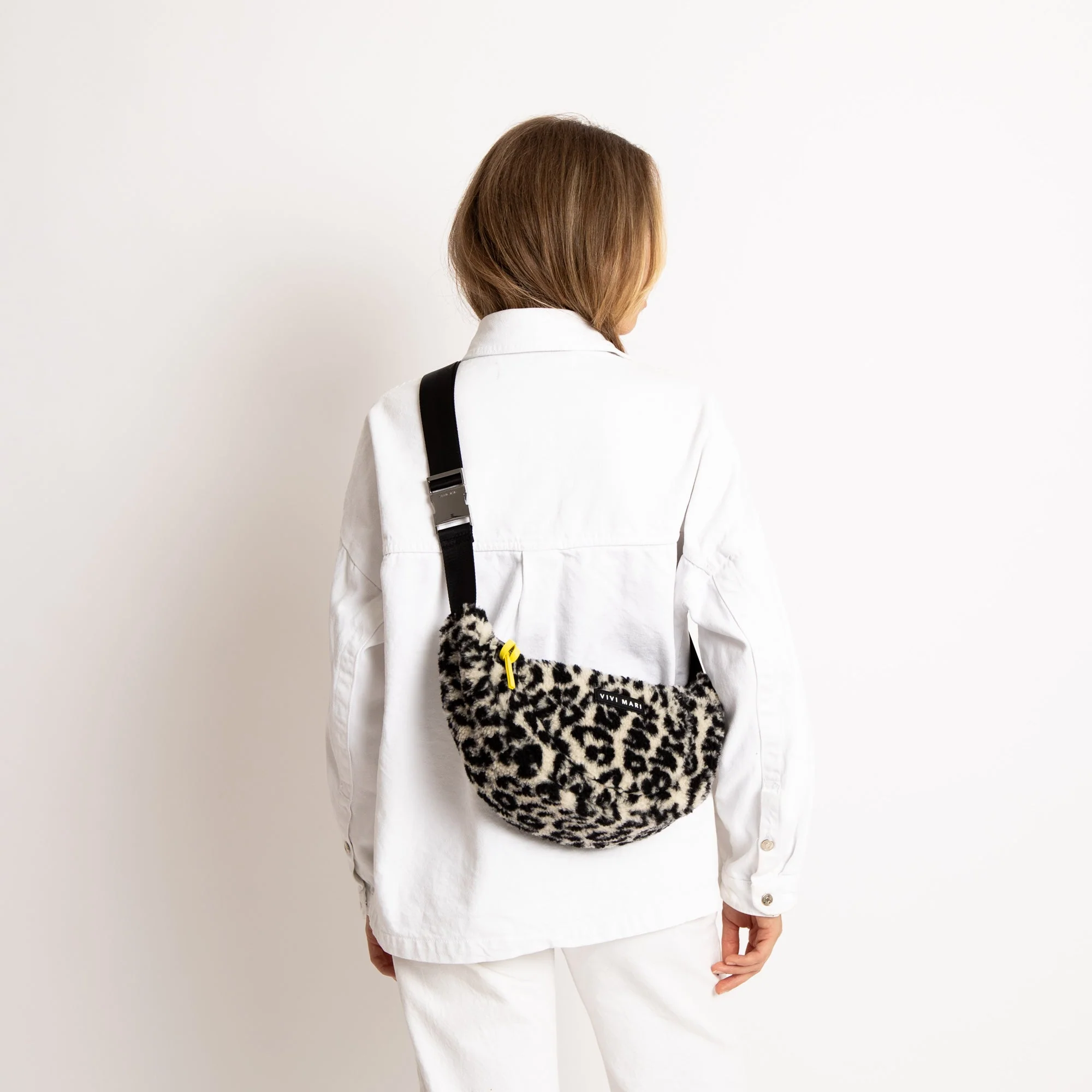 Teddy Hip Bag medium - leo splashes black/sand - Image 4