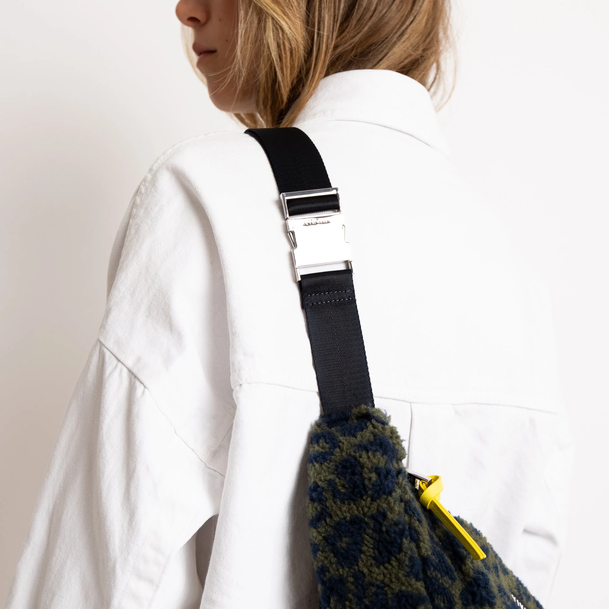 Teddy Hip Bag medium - leo splashes navy/olive - Image 9