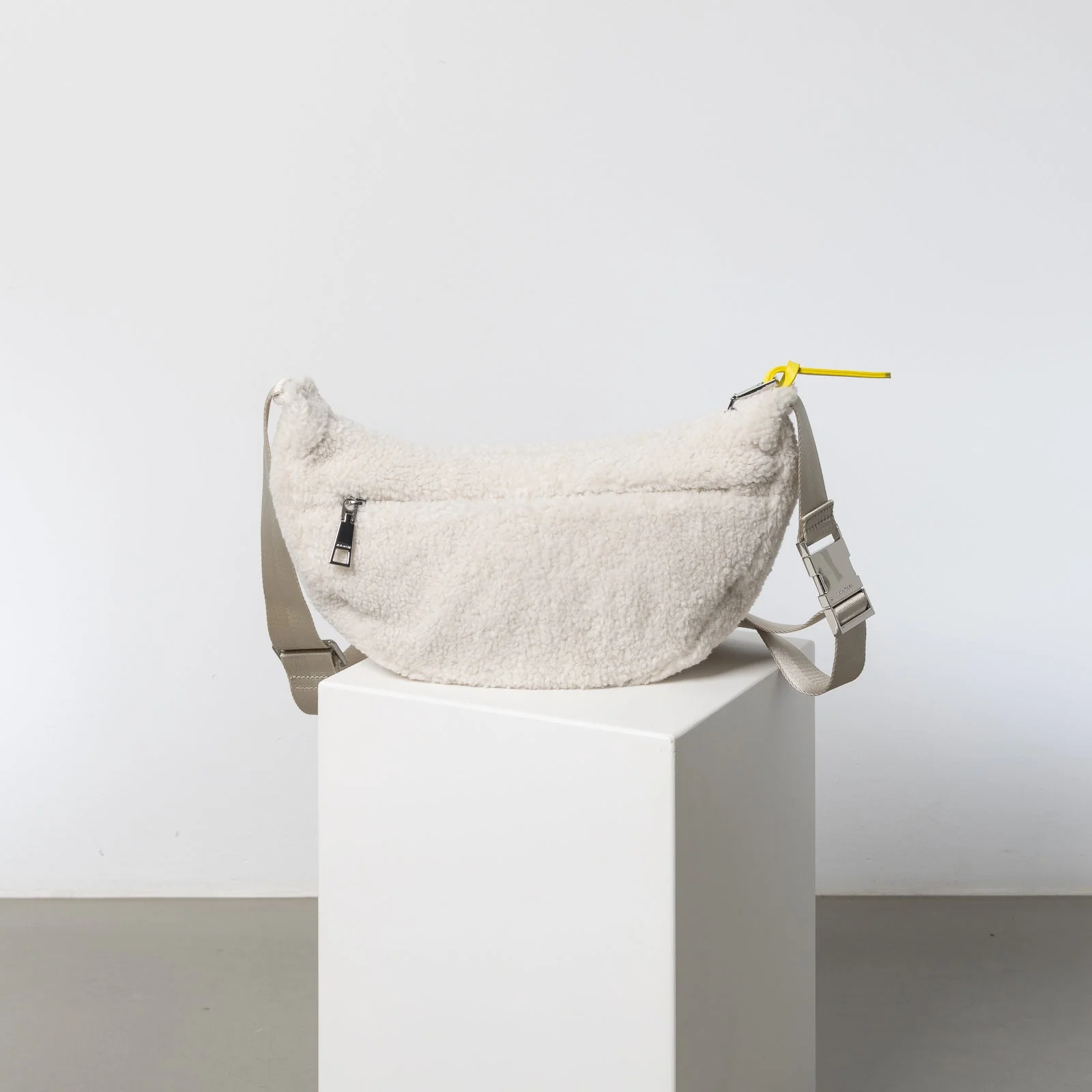 Teddy Hip Bag medium - sand - Image 6