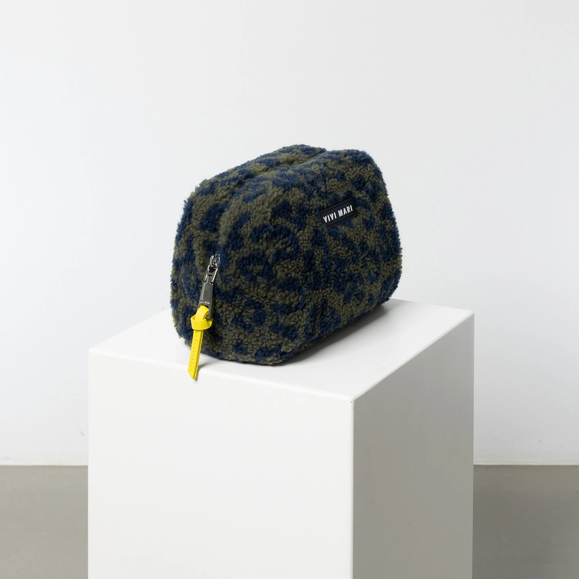 Teddy Toiletry Bag small -  leo splashes navy/olive - Image 2