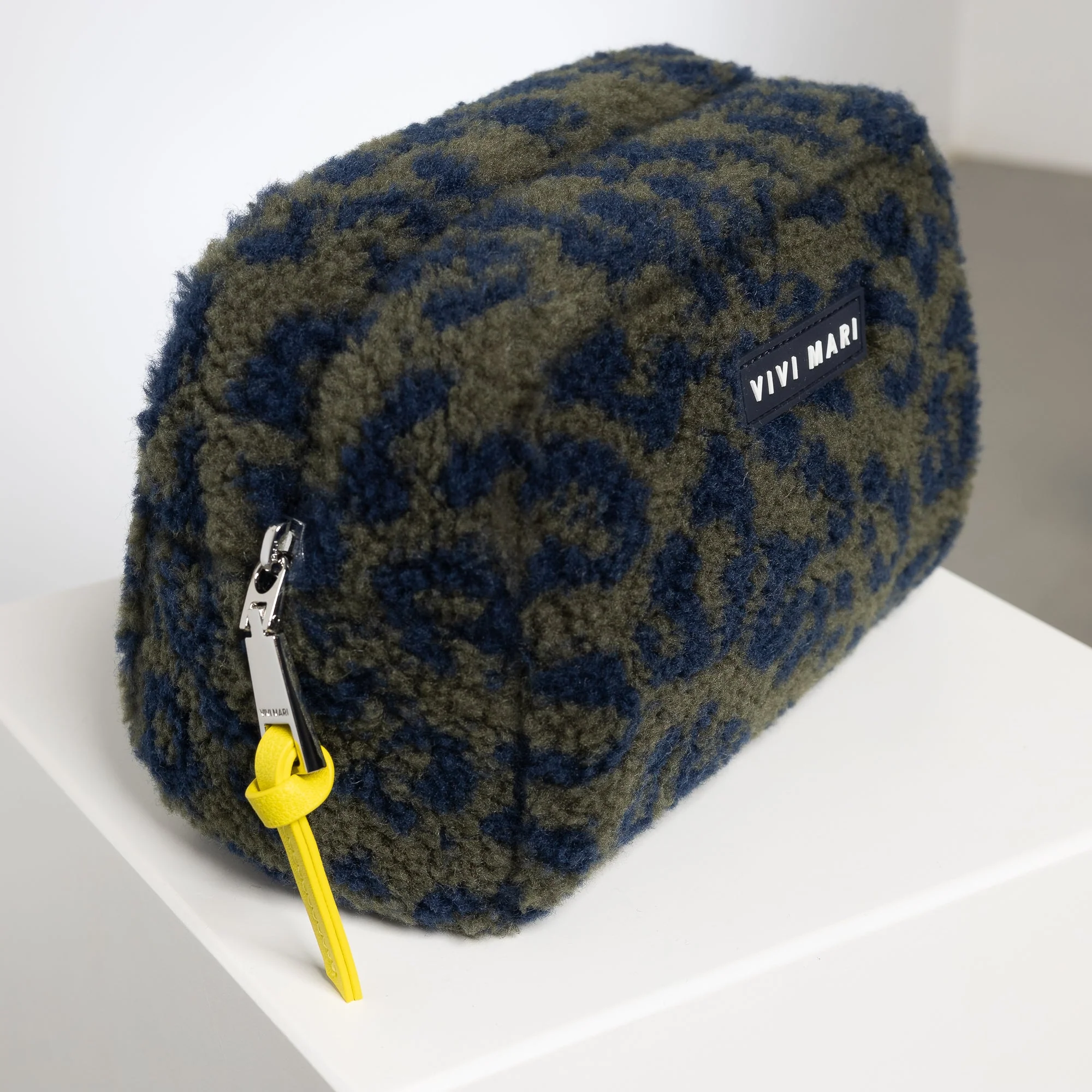 Teddy Toiletry Bag small -  leo splashes navy/olive - Image 4