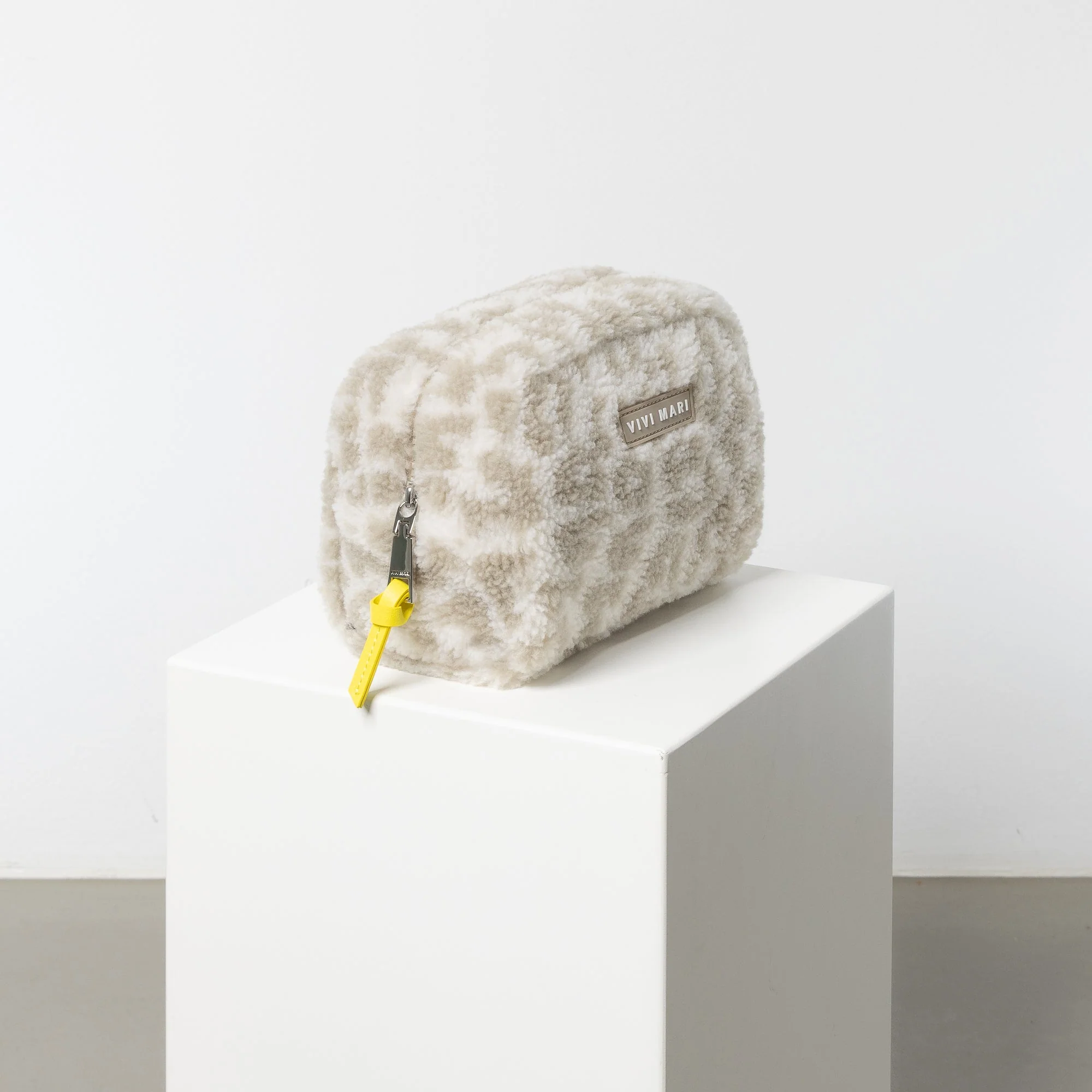 Teddy Toiletry Bag small -  leo splashes stone/sand - Image 2