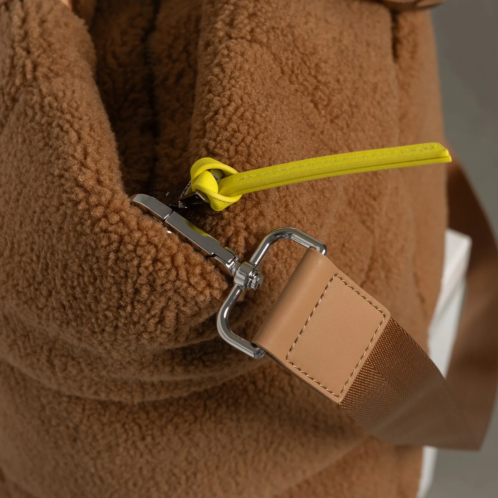 Teddy Tote Bag large + strap basic woven slim - caramel - Image 10