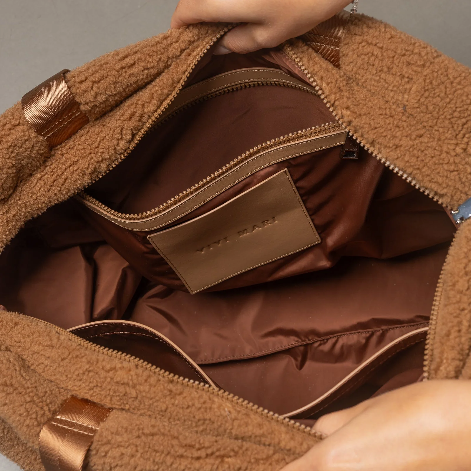 Teddy Tote Bag large + strap basic woven slim - caramel - Image 11