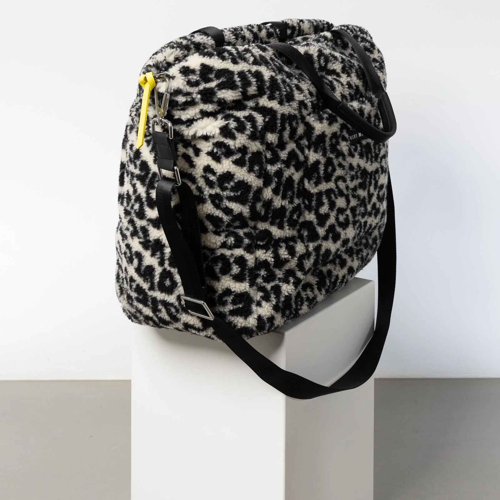 Teddy Tote Bag large + strap basic woven slim - leo splashes black/sand - Image 3