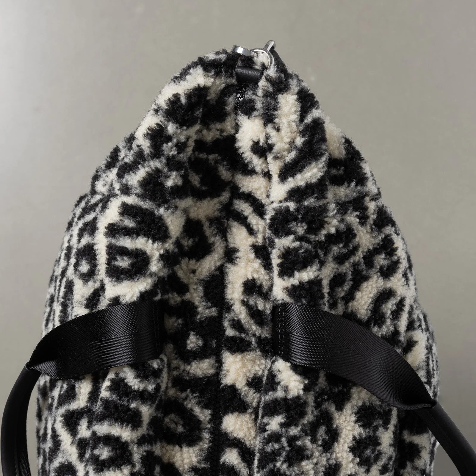 Teddy Tote Bag large + strap basic woven slim - leo splashes black/sand - Image 7