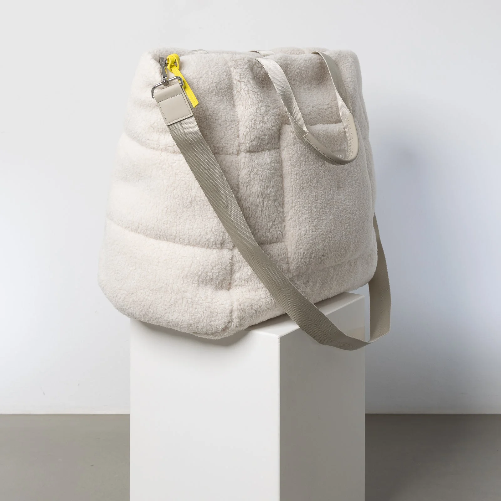 Teddy Tote Bag large + strap basic woven slim - sand - Image 3