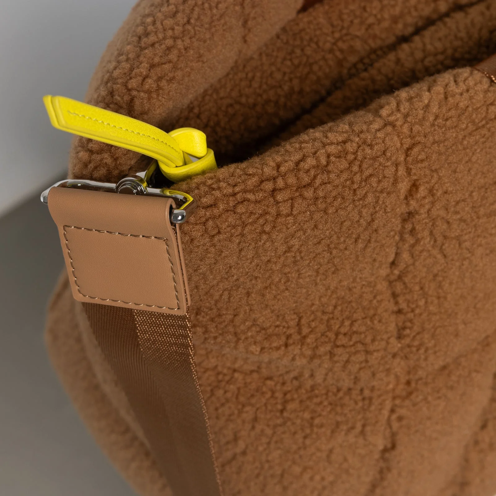 Teddy Tote Bag medium + strap basic woven slim - caramel - Image 8