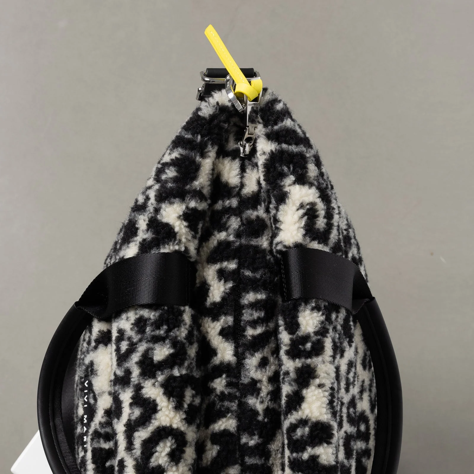 Teddy Tote Bag medium + strap basic woven slim - leo splashes black/sand - Image 10