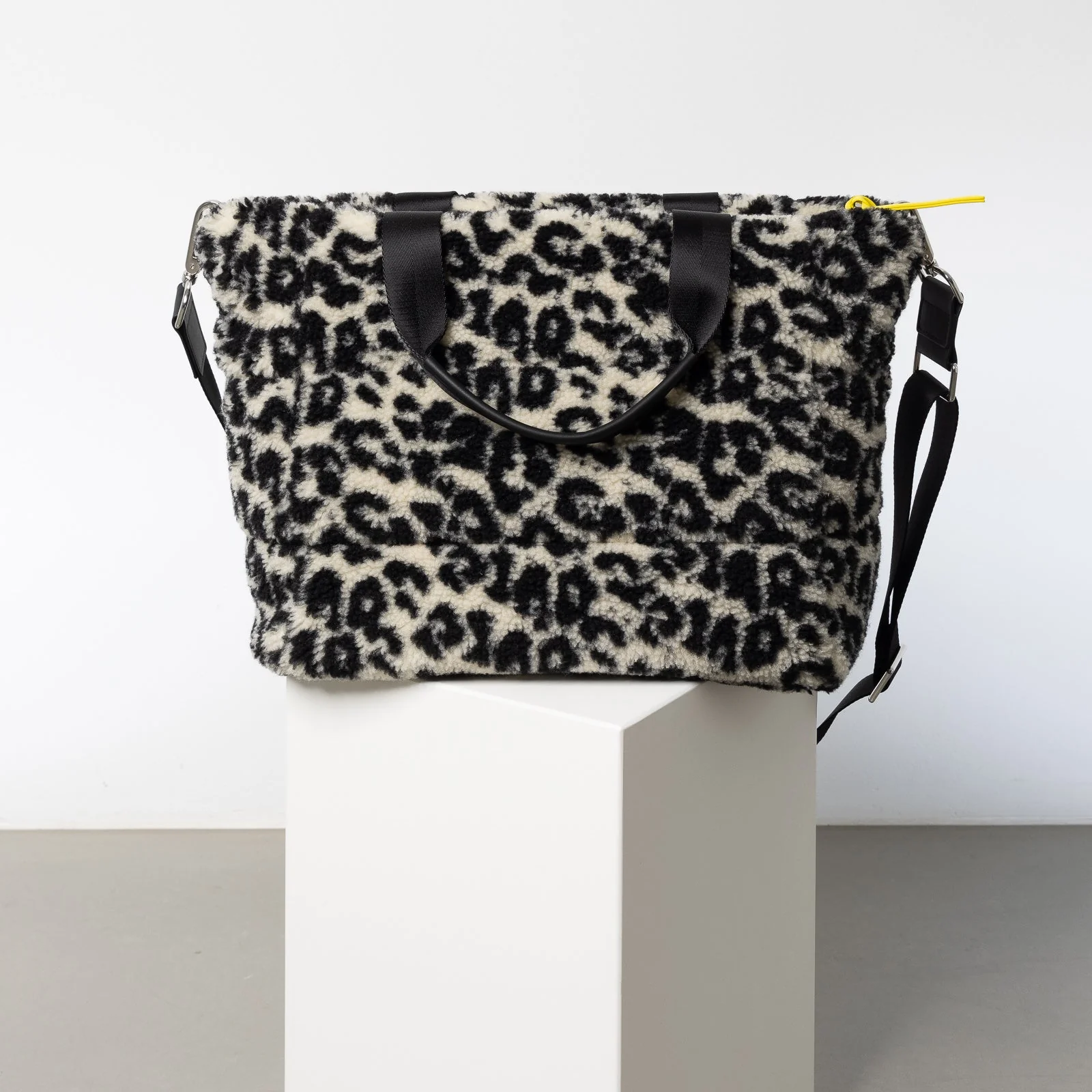 Teddy Tote Bag medium + strap basic woven slim - leo splashes black/sand - Image 6