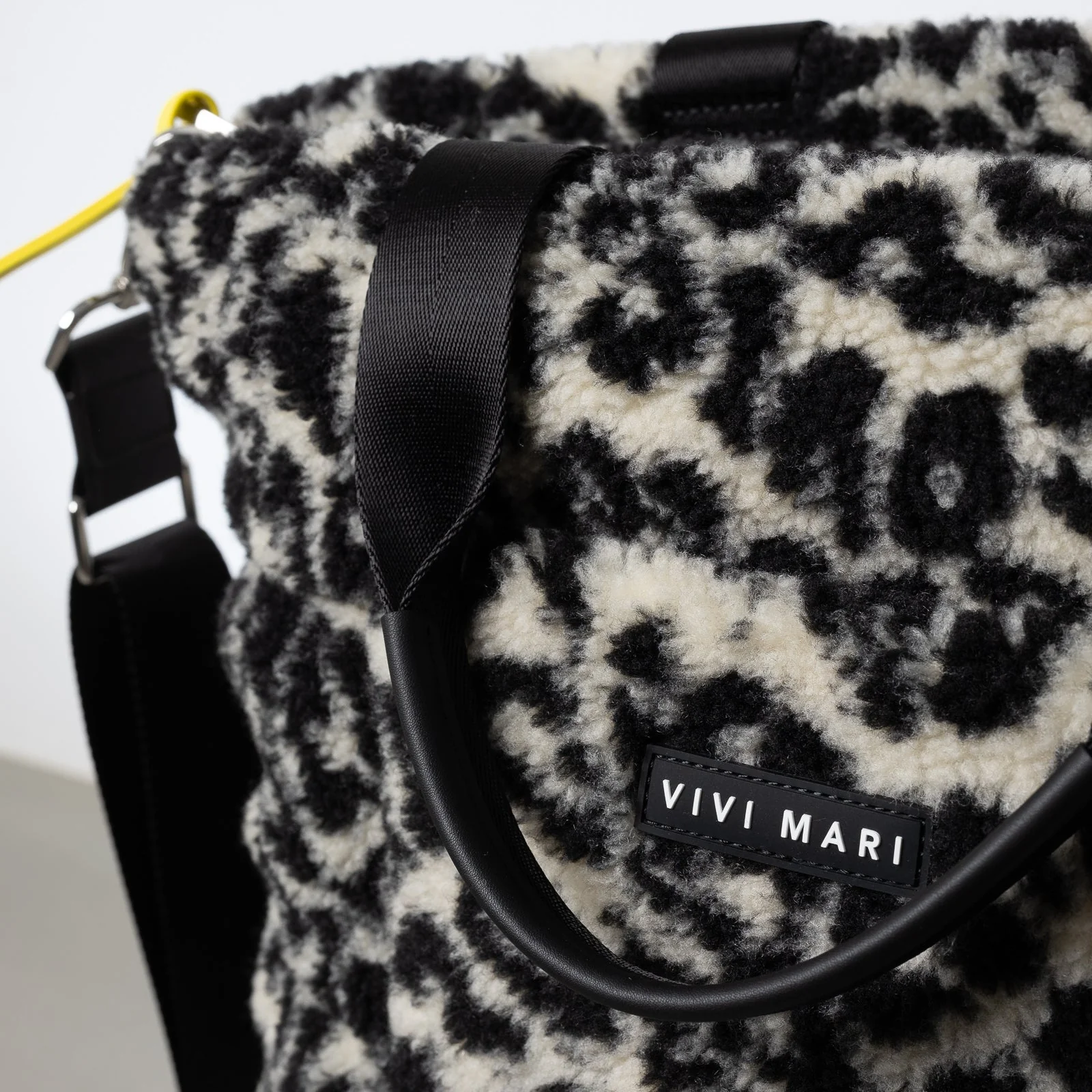 Teddy Tote Bag medium + strap basic woven slim - leo splashes black/sand - Image 7