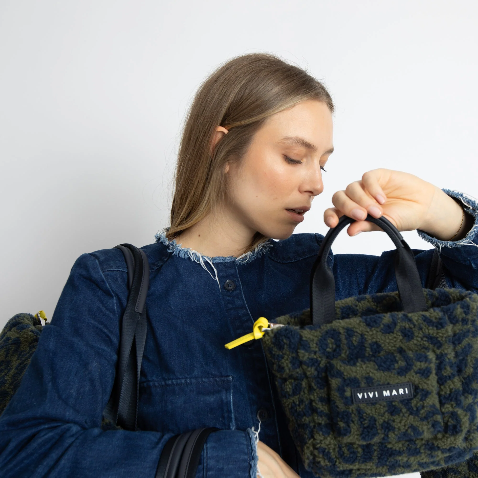 Teddy Tote Bag medium + strap basic woven slim - leo splashes navy/olive - Image 10