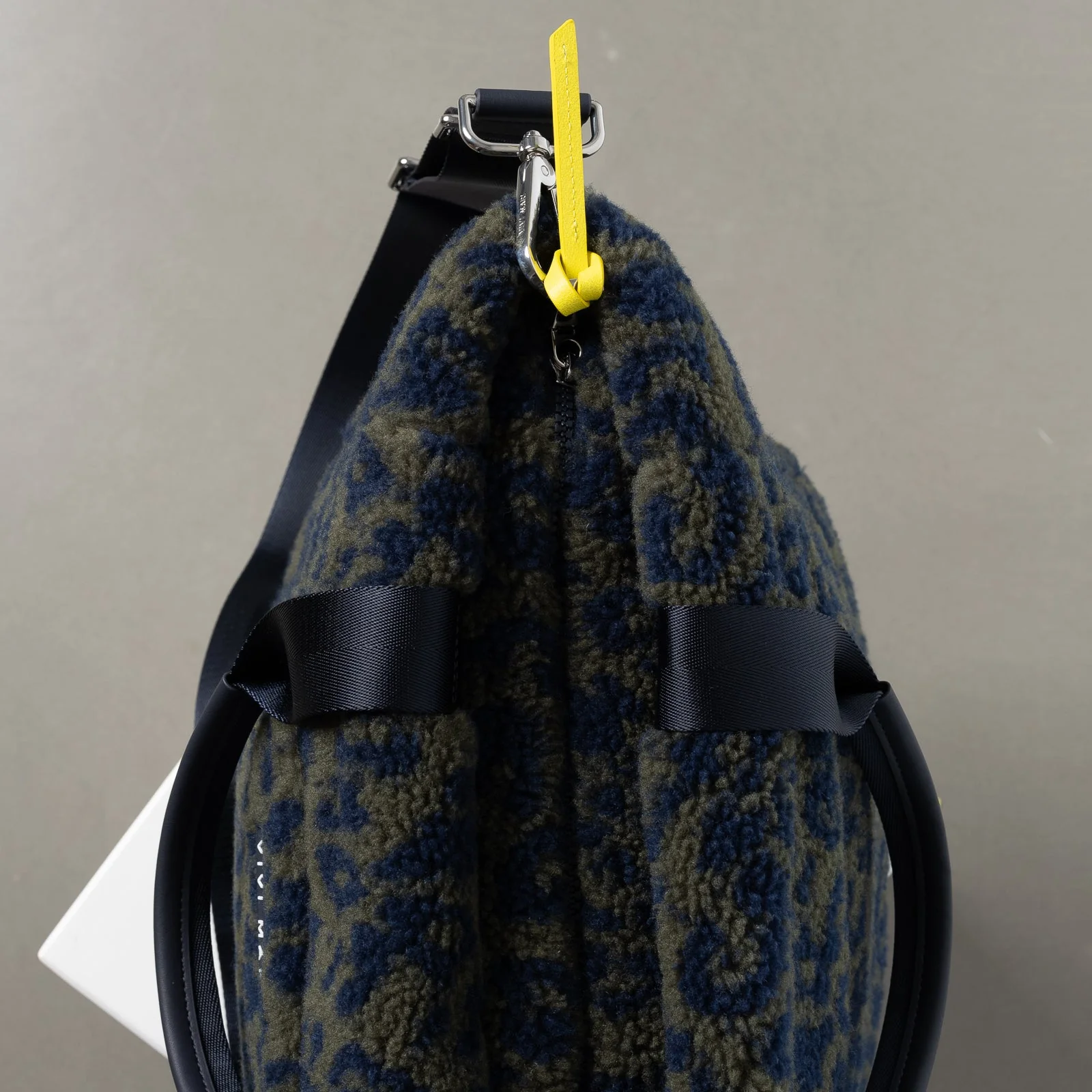 Teddy Tote Bag medium + strap basic woven slim - leo splashes navy/olive - Image 11