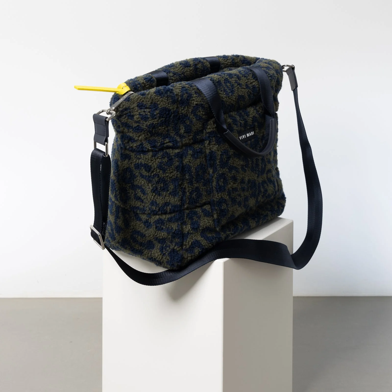 Teddy Tote Bag medium + strap basic woven slim - leo splashes navy/olive - Image 3