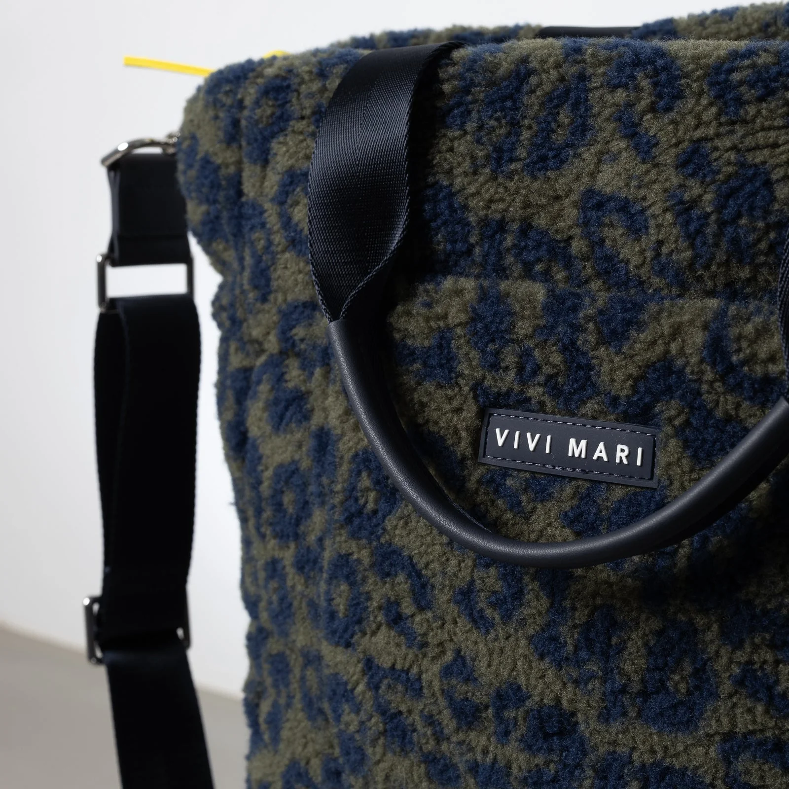 Teddy Tote Bag medium + strap basic woven slim - leo splashes navy/olive - Image 6