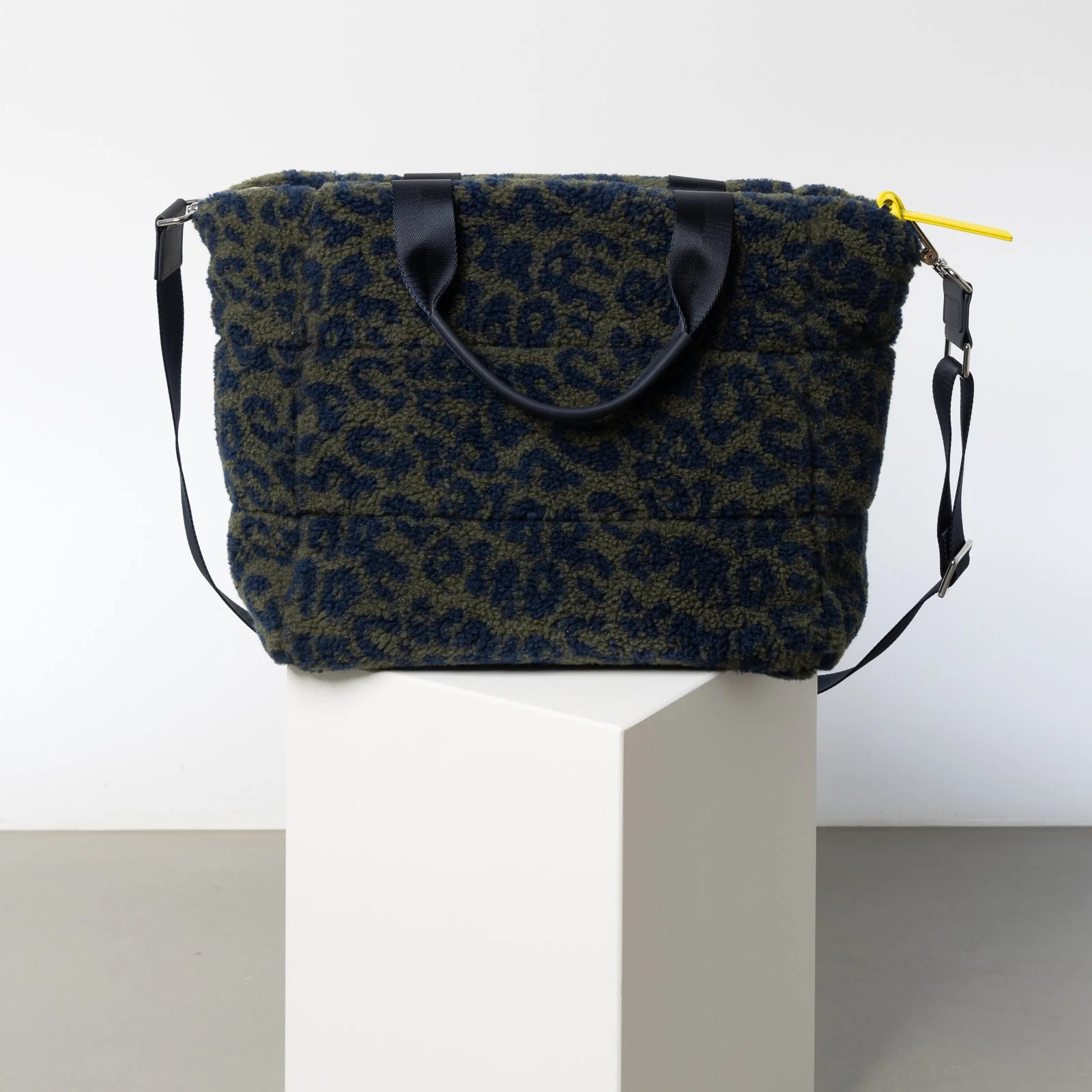 Teddy Tote Bag medium + strap basic woven slim - leo splashes navy/olive - Image 7