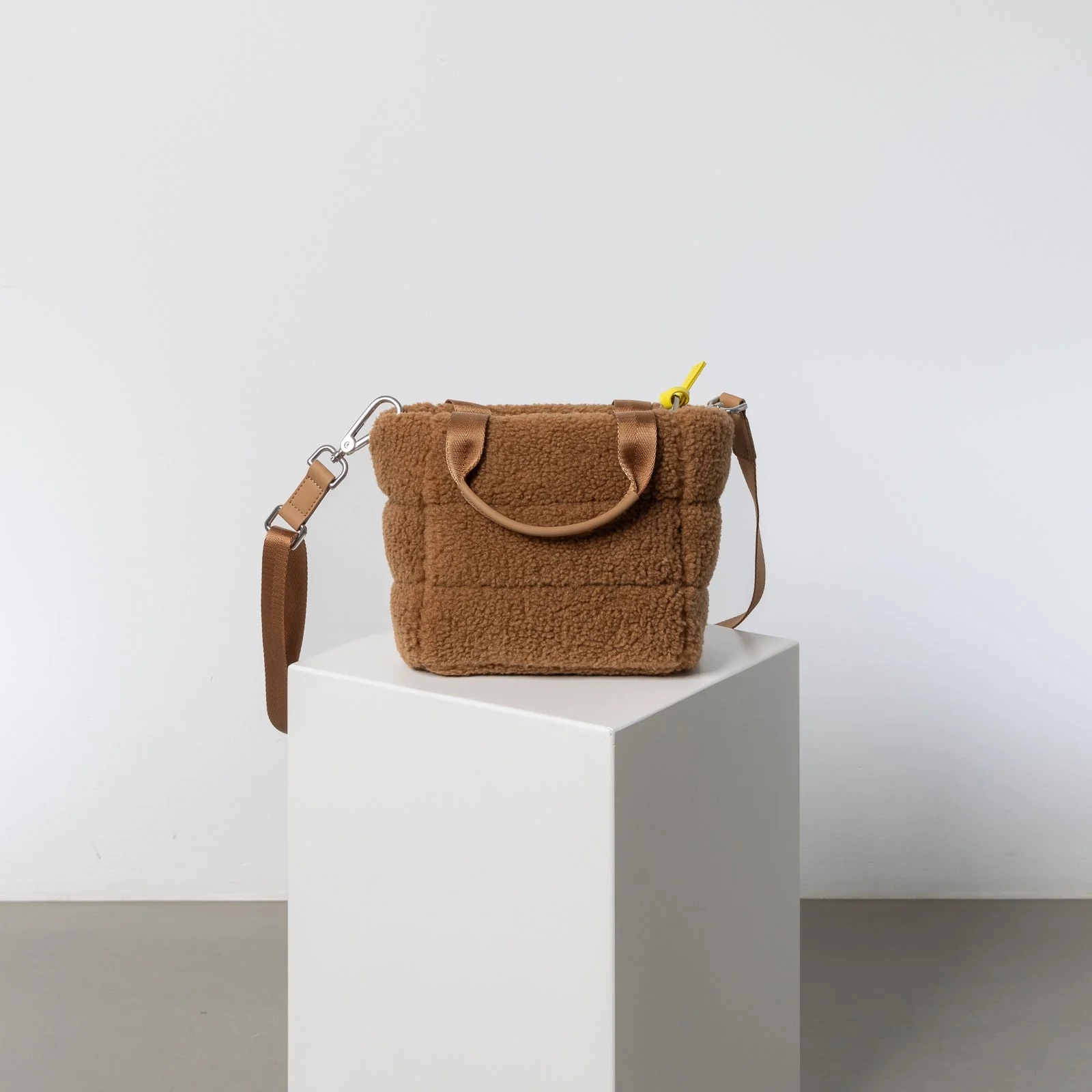 Teddy Tote Bag mini + strap basic woven slim - caramel - Image 4