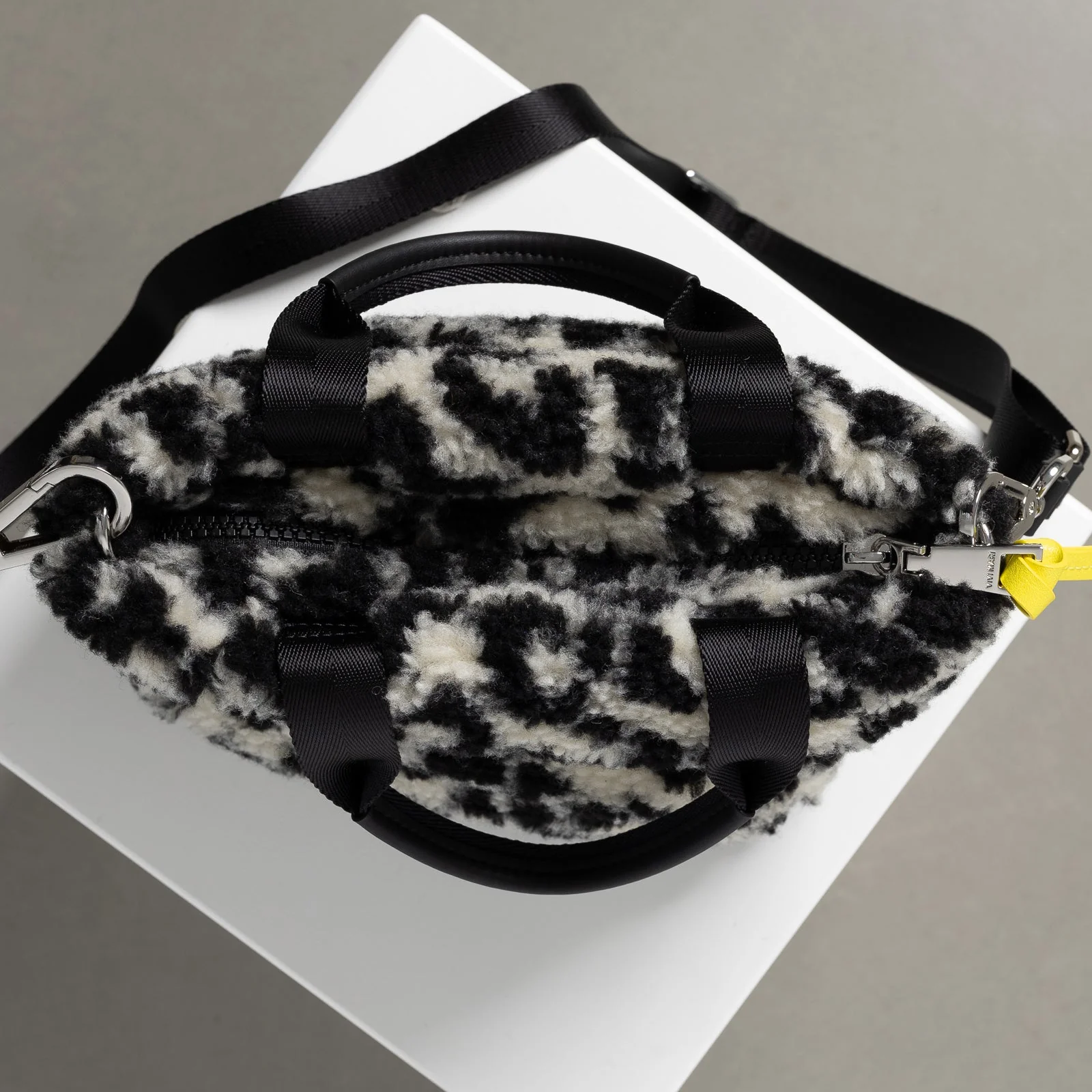 Teddy Tote Bag mini + strap basic woven slim - leo splashes black/sand - Image 10
