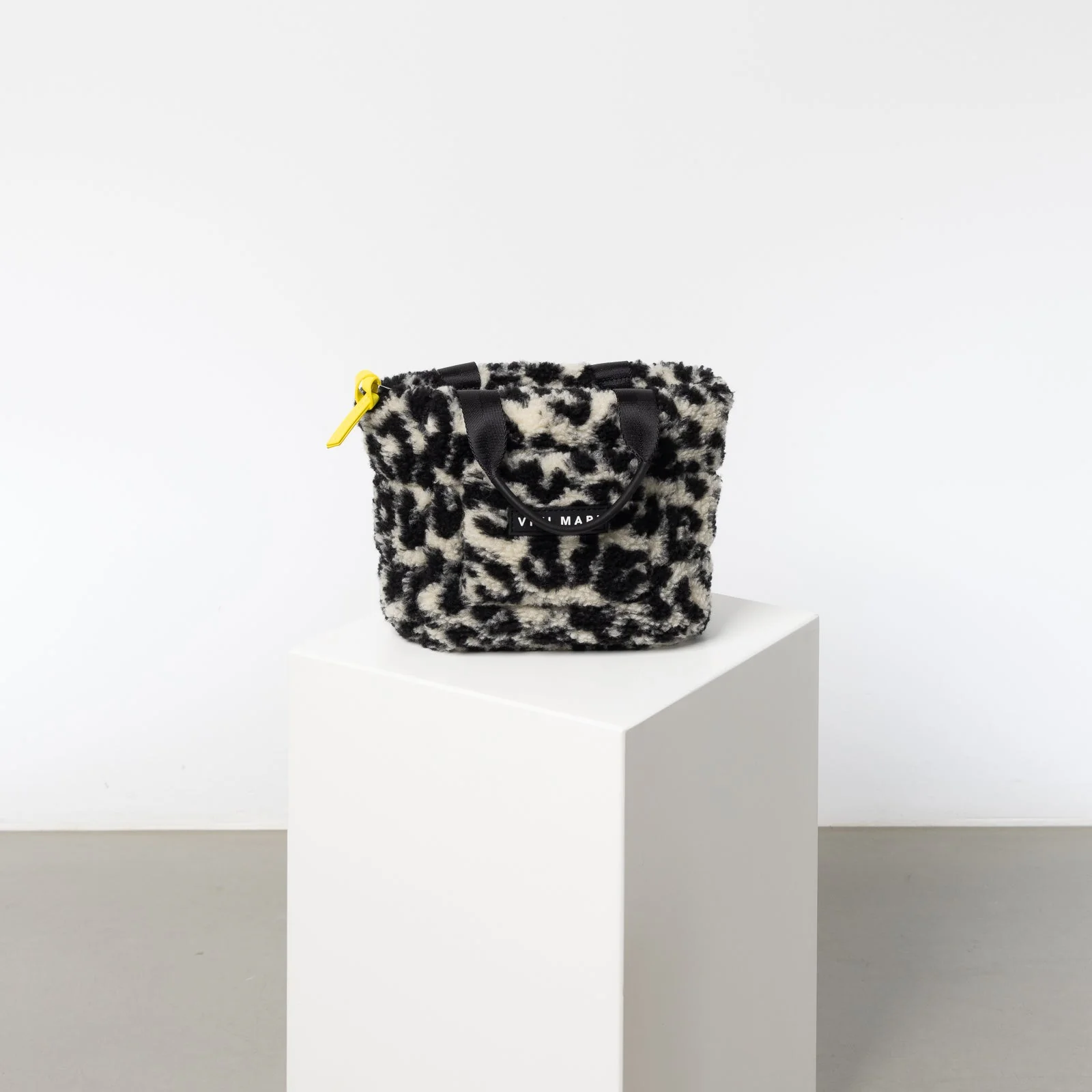 Teddy Tote Bag mini + strap basic woven slim - leo splashes black/sand - Image 8
