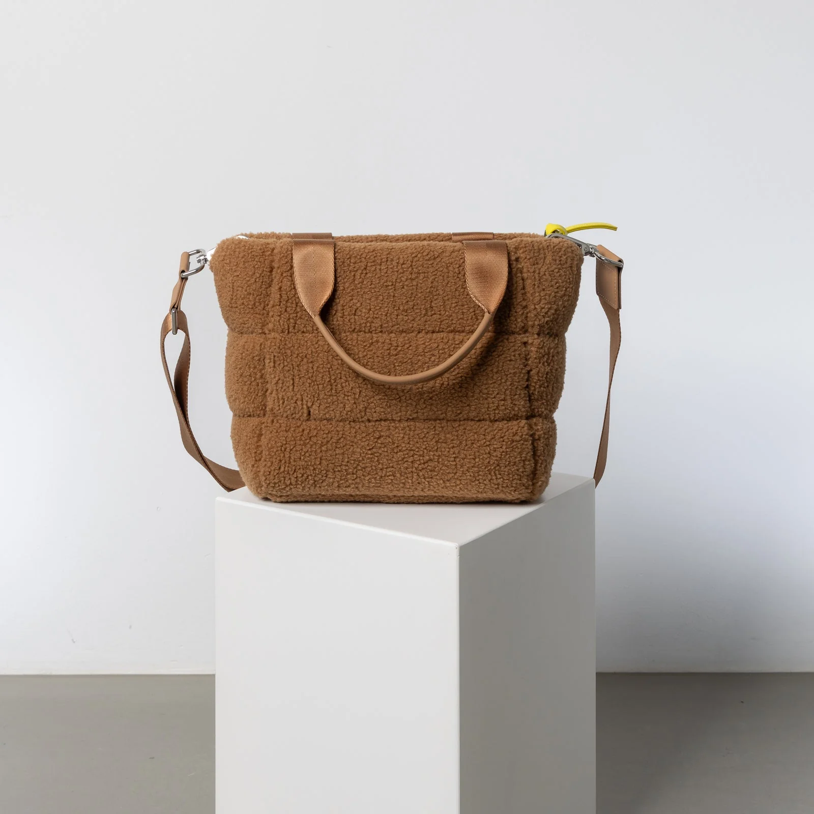 Teddy Tote Bag small + strap basic woven slim - caramel - Image 6