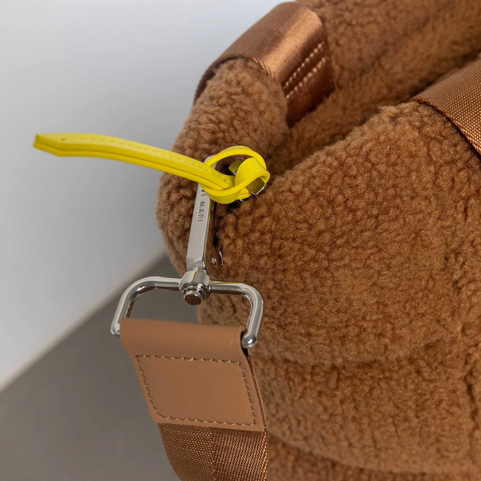 Teddy Tote Bag small + strap basic woven slim - caramel - Image 9