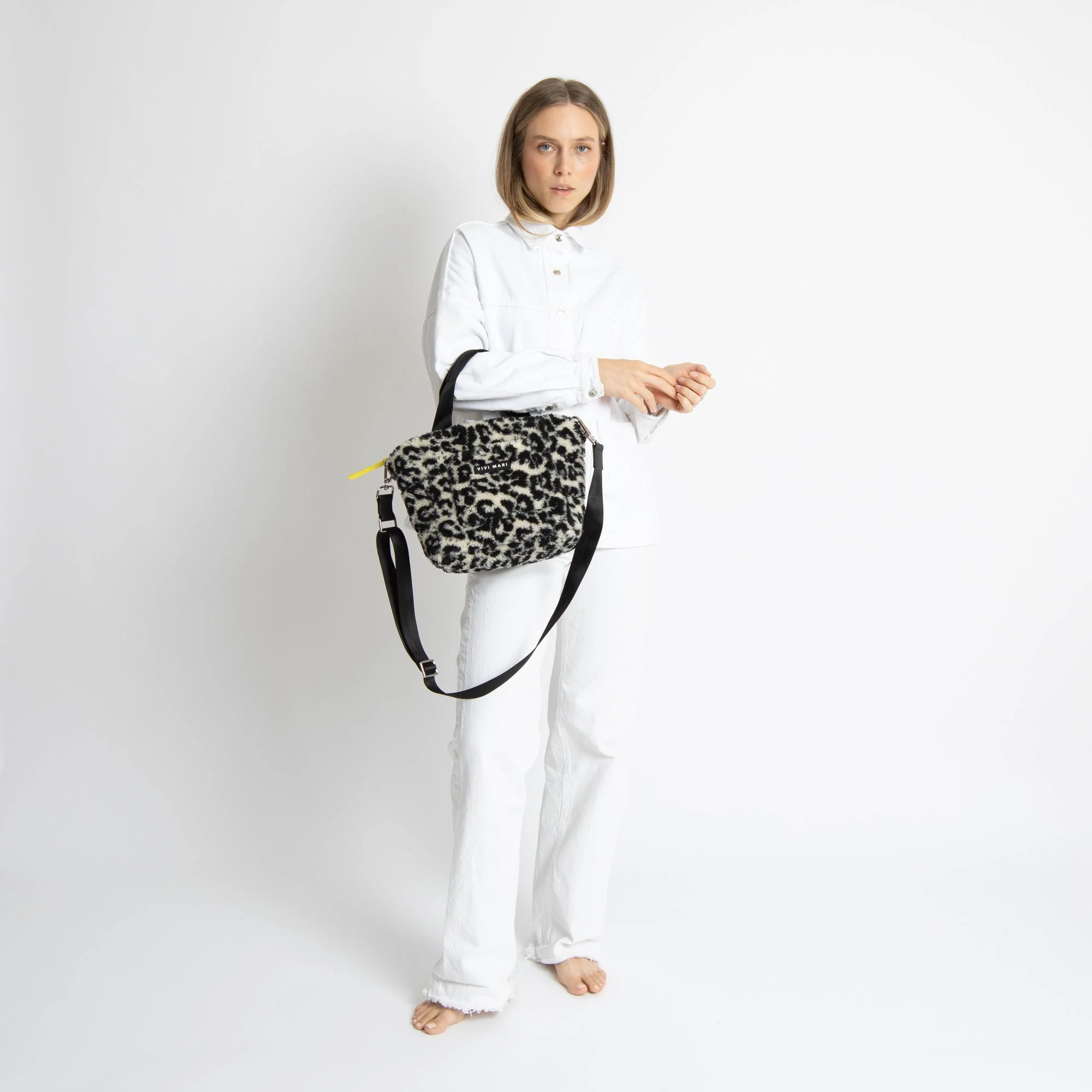 Teddy Tote Bag small + strap basic woven slim - leo splashes black/sand - Image 7