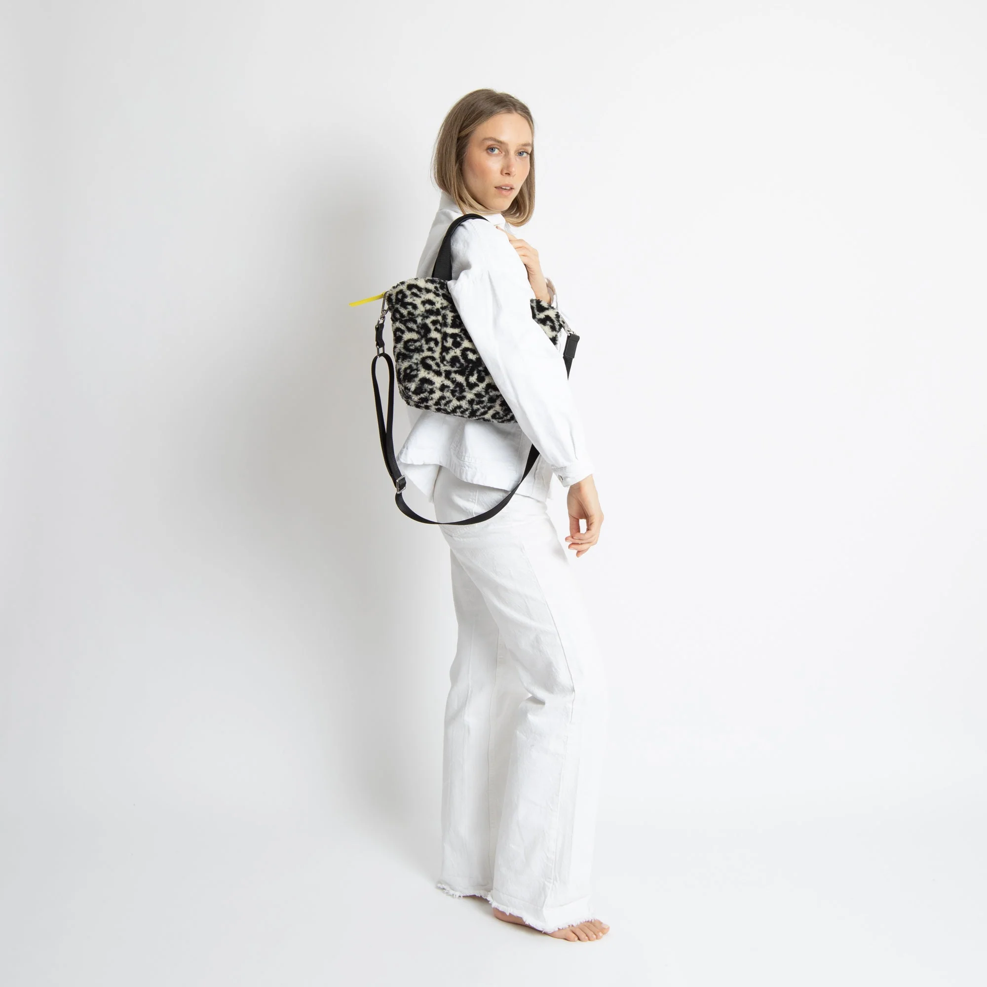 Teddy Tote Bag small + strap basic woven slim - leo splashes black/sand - Image 9
