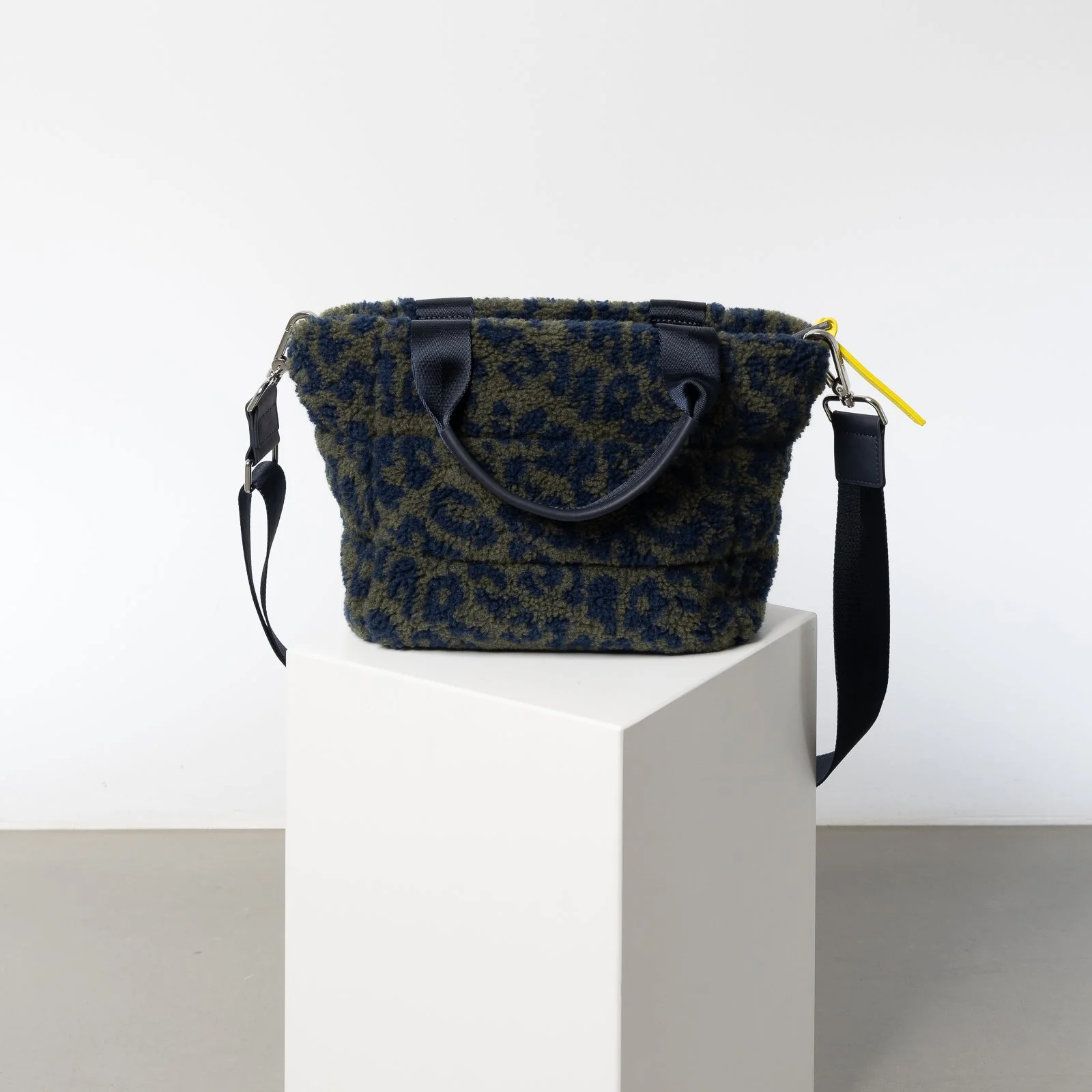 Teddy Tote Bag small + strap basic woven slim - leo splashes navy/olive - Image 6