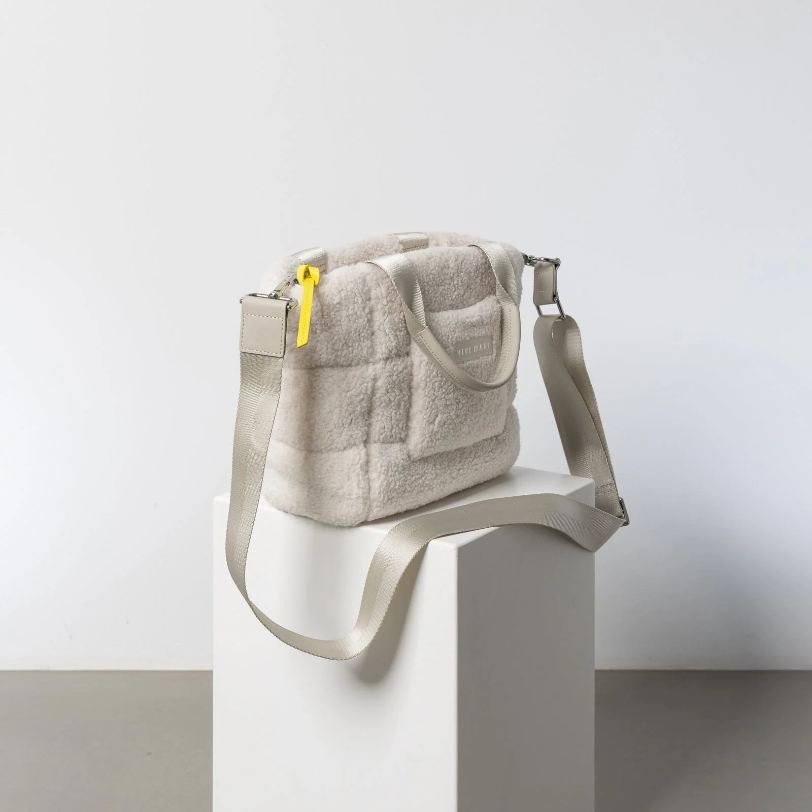 Teddy Tote Bag small + strap basic woven slim - sand - Image 3