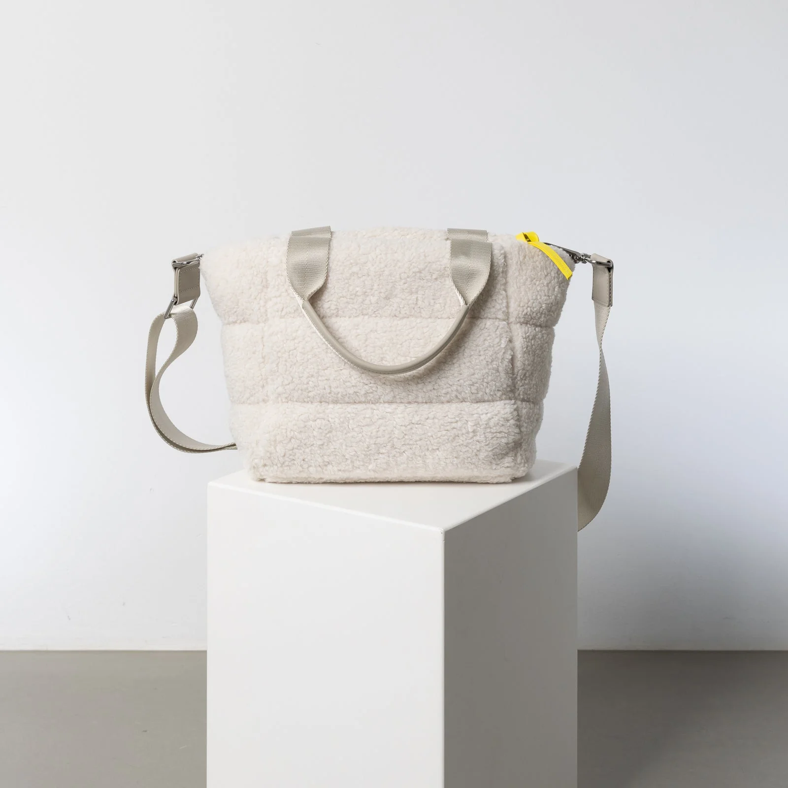 Teddy Tote Bag small + strap basic woven slim - sand - Image 5
