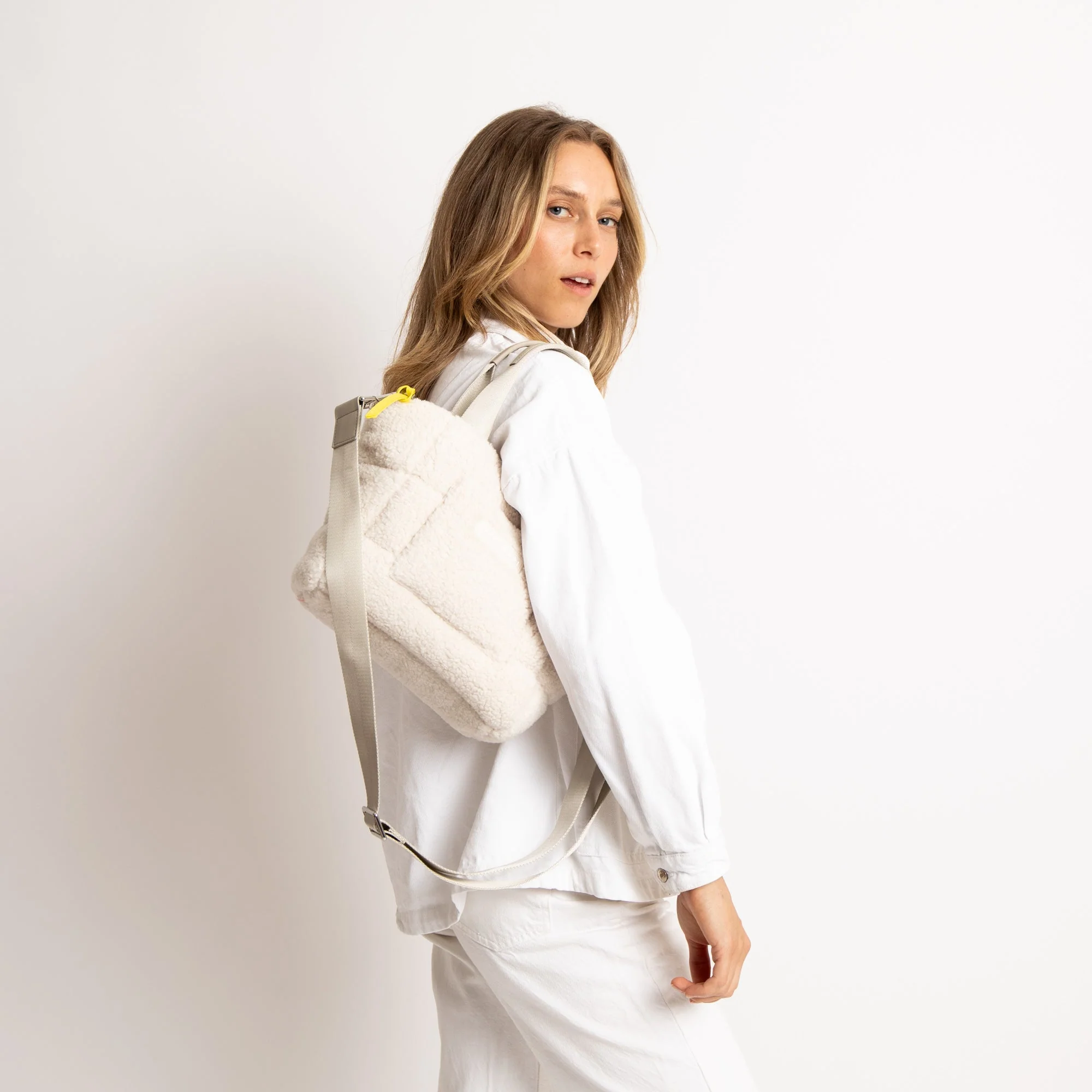 Teddy Tote Bag small + strap basic woven slim - sand - Image 6