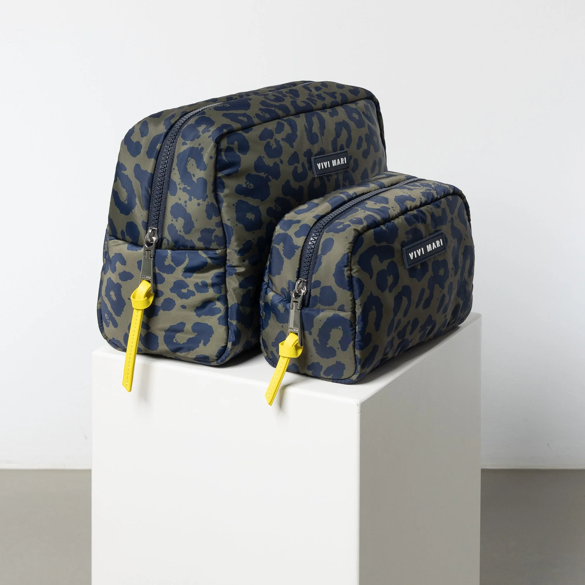 Toiletry Bag large -  leo splashes navy/olive - Image 7