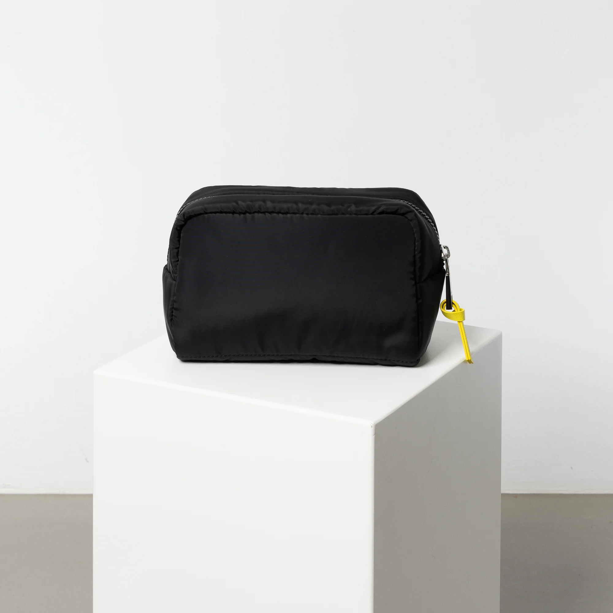Toiletry Bag small - black - Image 3