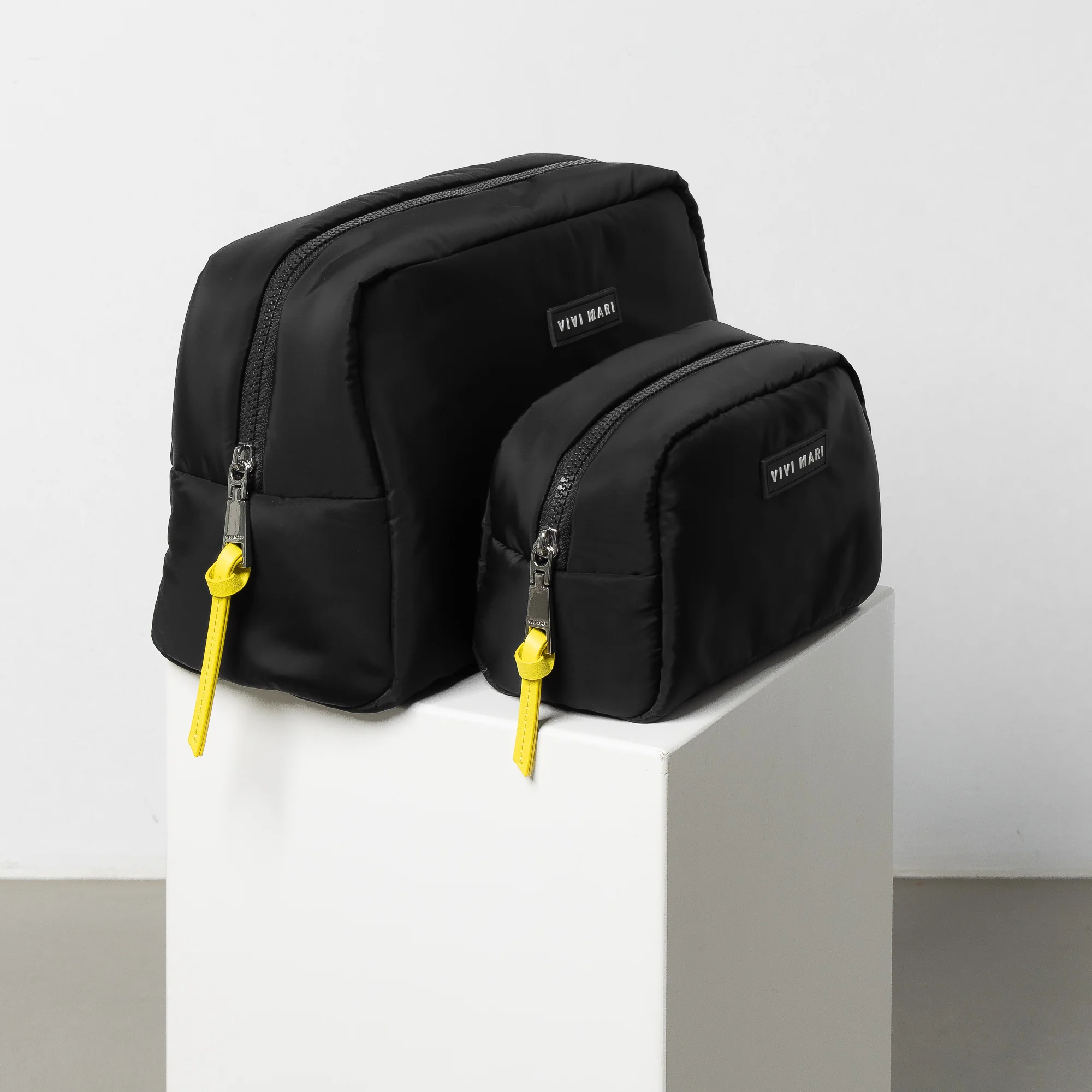 Toiletry Bag small - black - Image 7