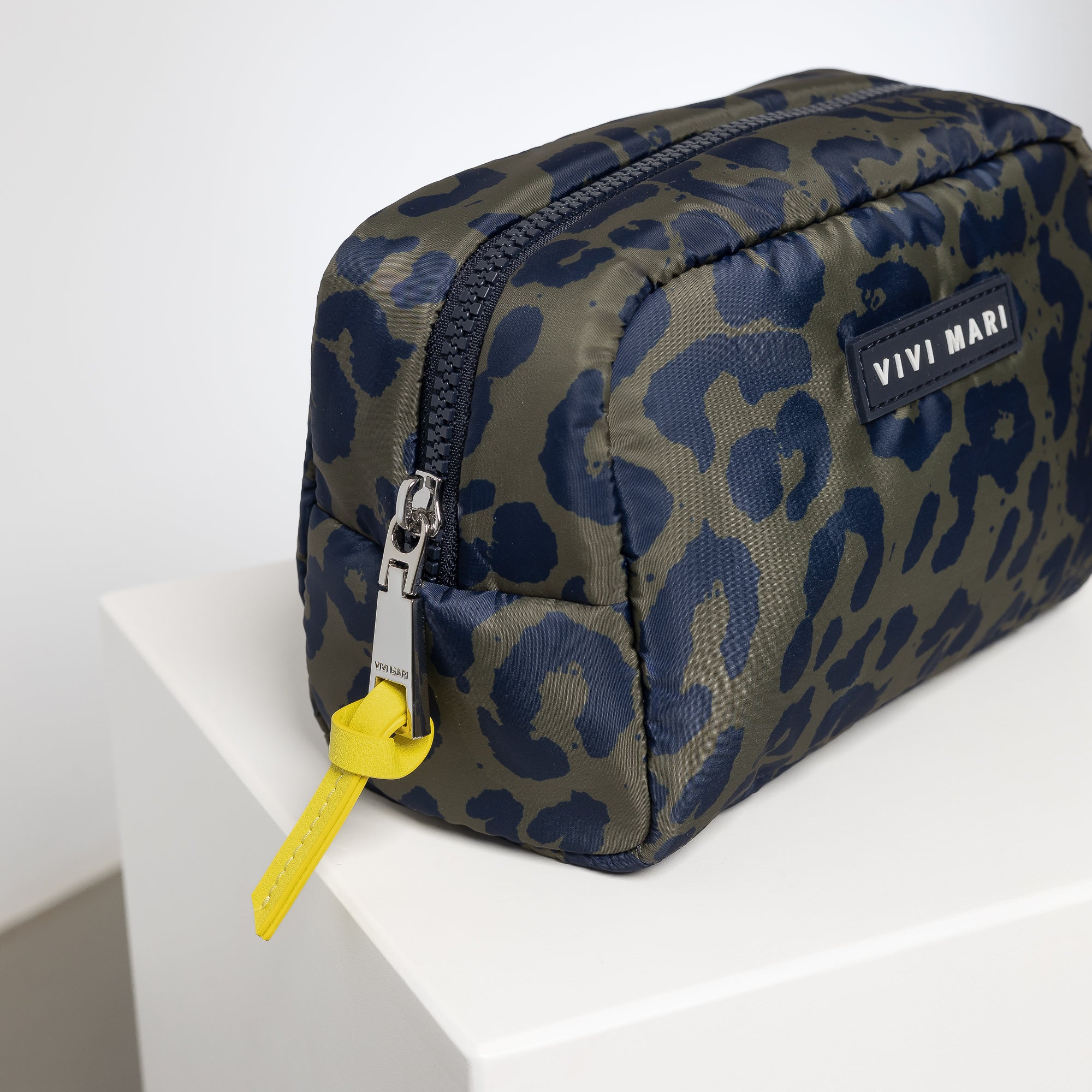 Toiletry Bag small -  leo splashes navy/olive - Image 4
