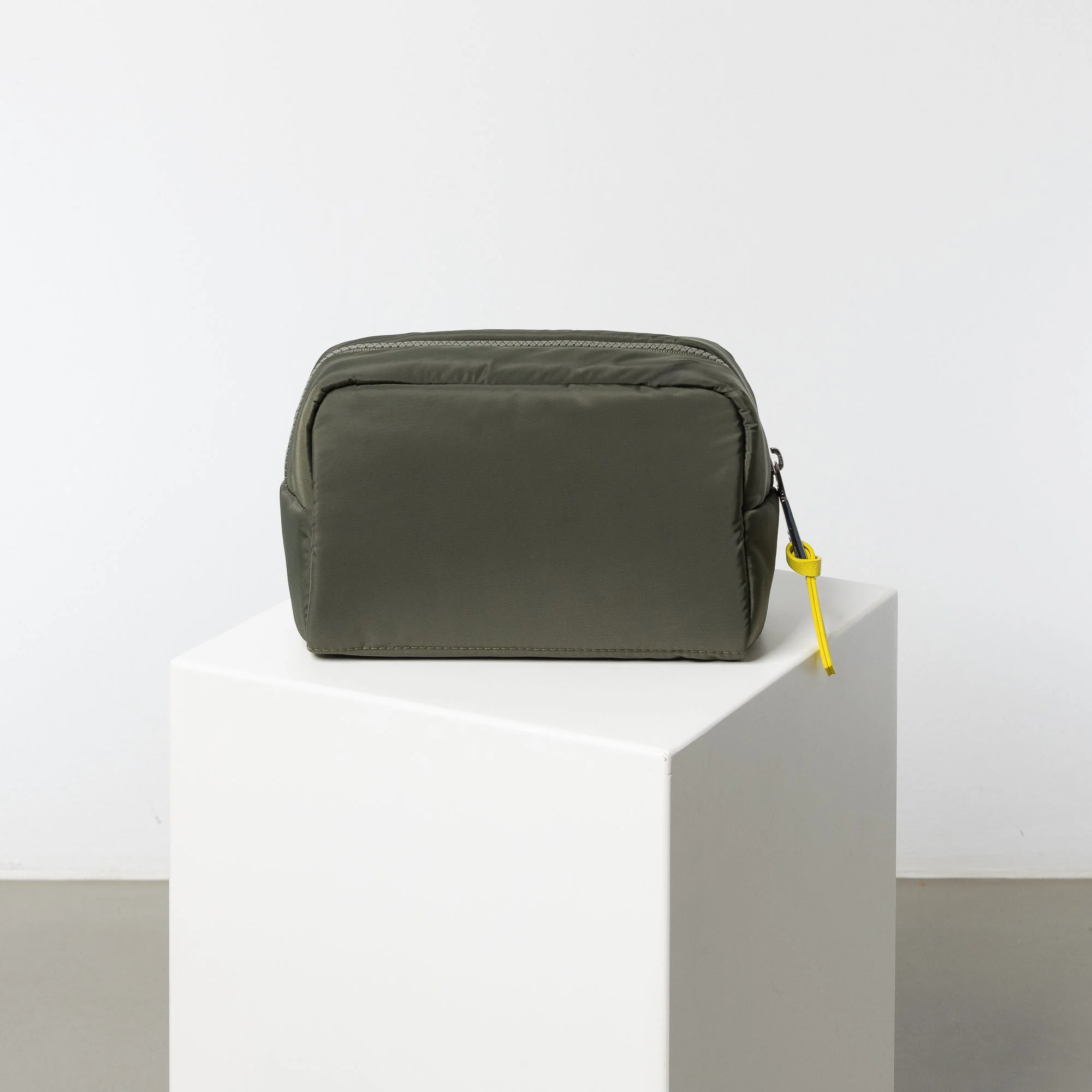 Toiletry Bag small - olive - Image 3